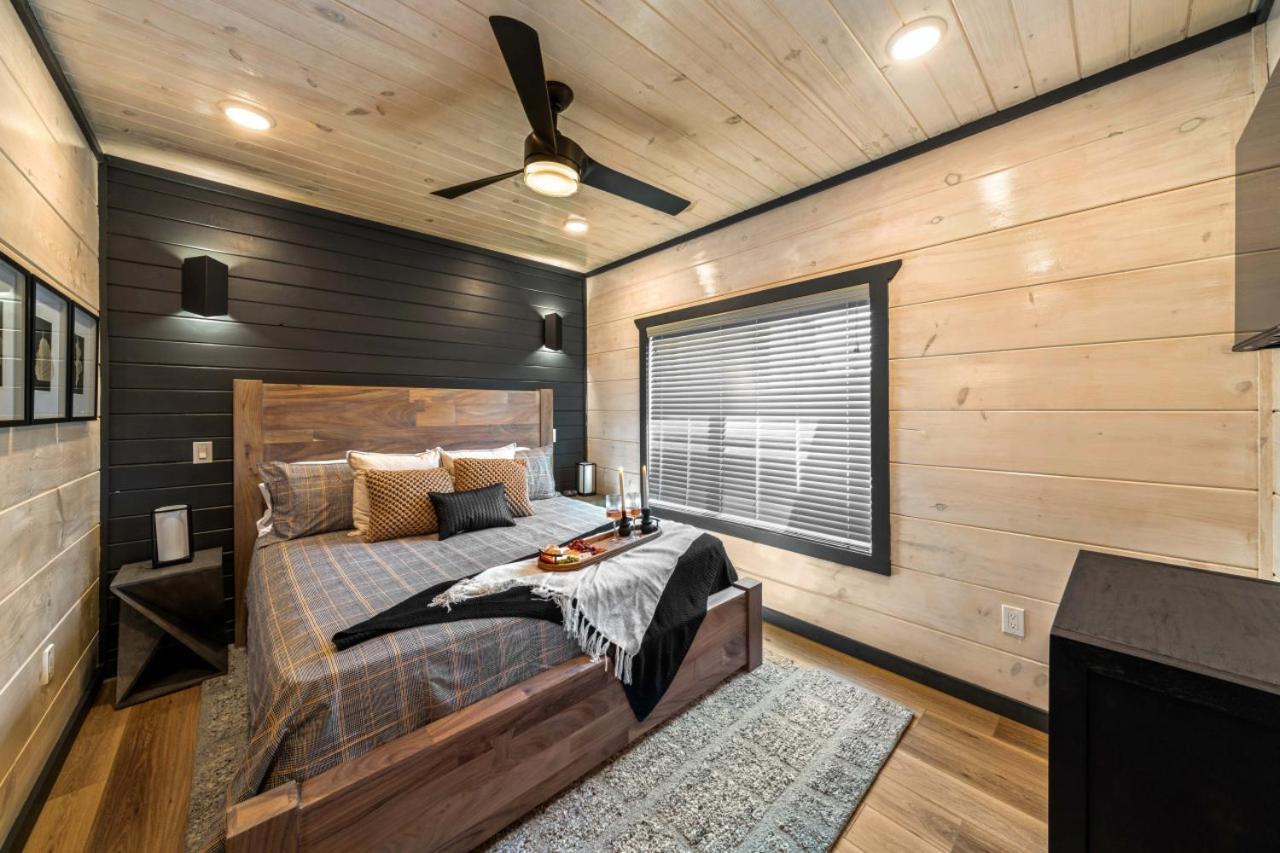 Parkway Pool Retreat Hot Tub Foosball Arcade Holiday home