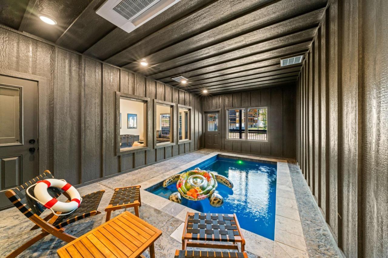 Parkway Pool Retreat Hot Tub Foosball Arcade Holiday home Pigeon Forge