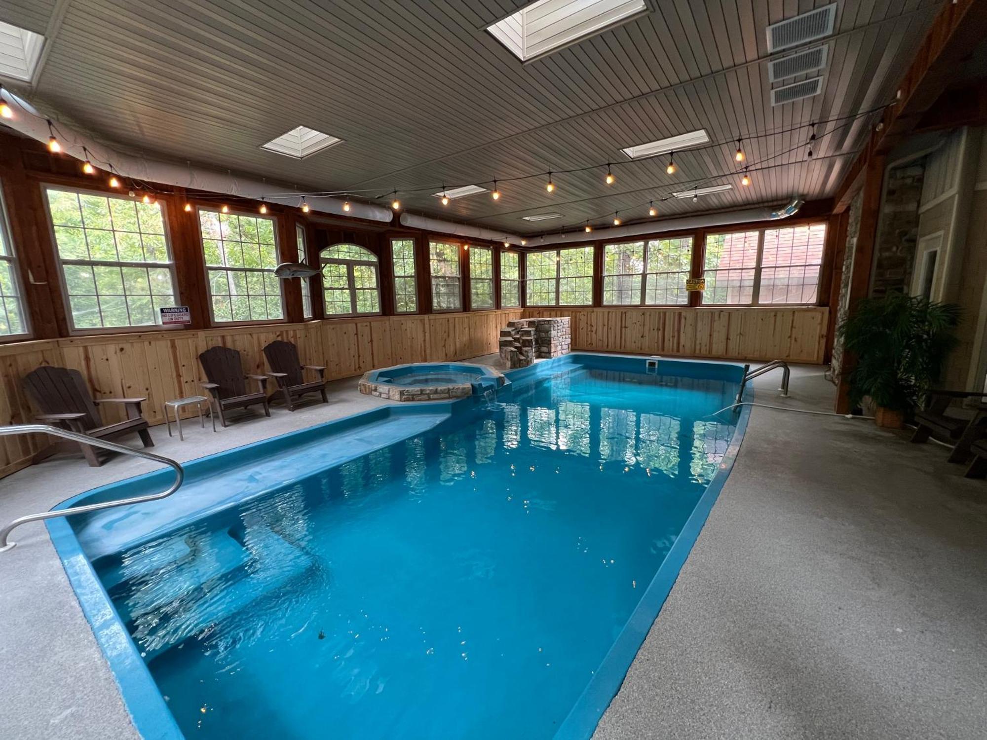 Escape To The Estate At Mill Creek Luxury 5bed With Private Pool Hot Tub Game Fire Pit Holiday home Pigeon Forge