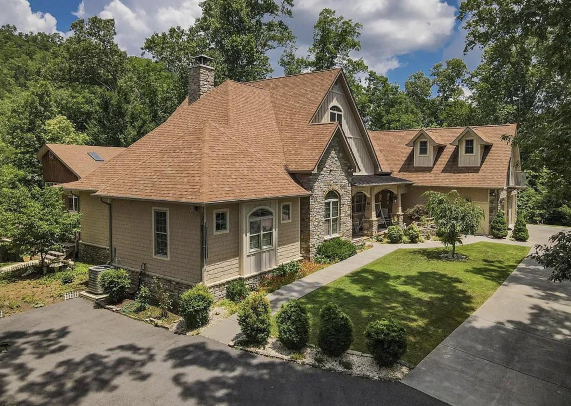 Holiday home Escape To The Estate At Mill Creek Luxury 5bed With Private Pool Hot Tub Game Fire Pit