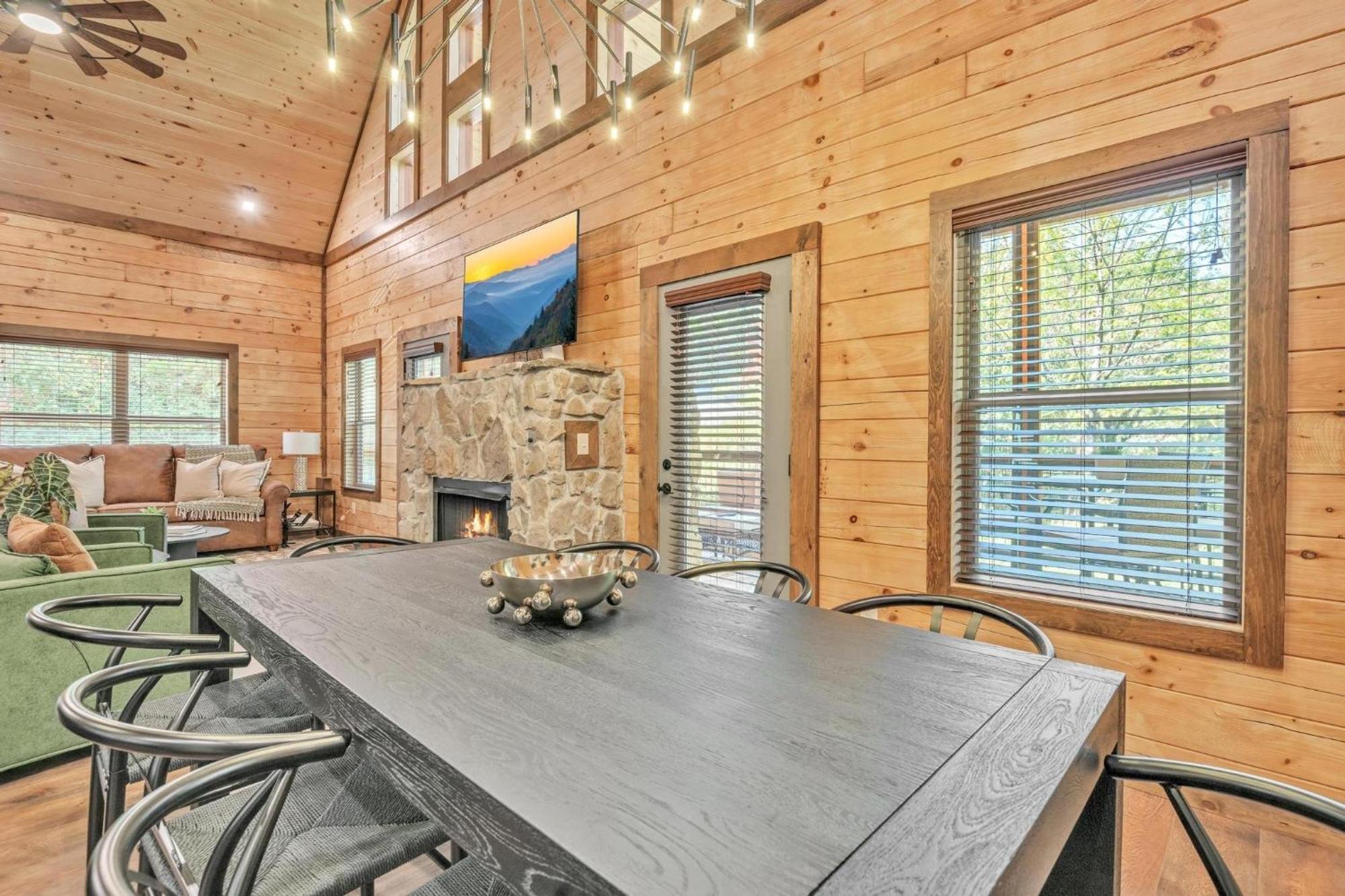 Ern803 - Beary Blue Oasis Pigeon Forge