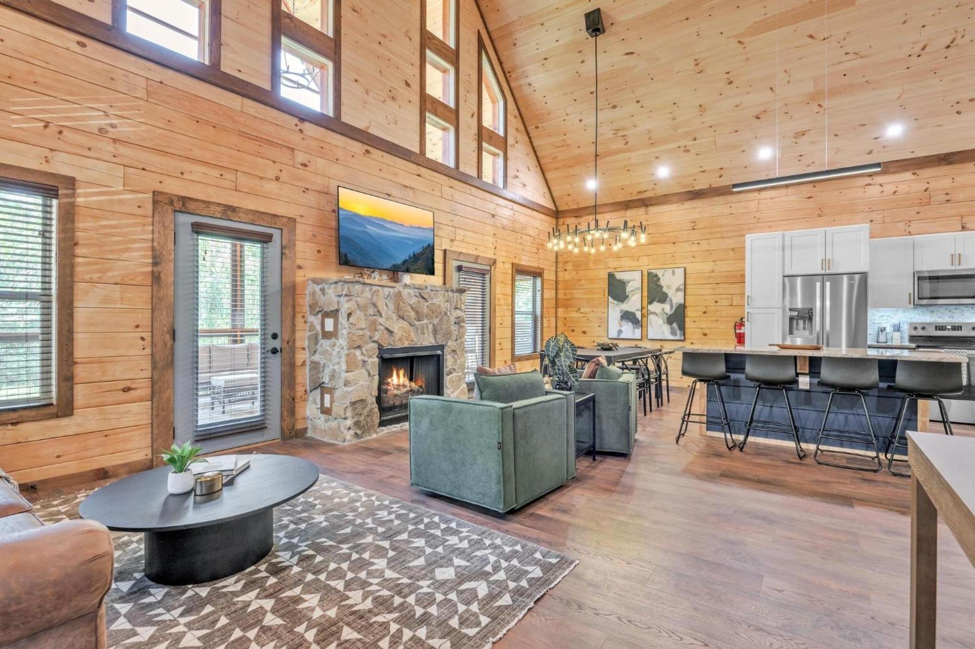 Ern803 - Beary Blue Oasis Pigeon Forge
