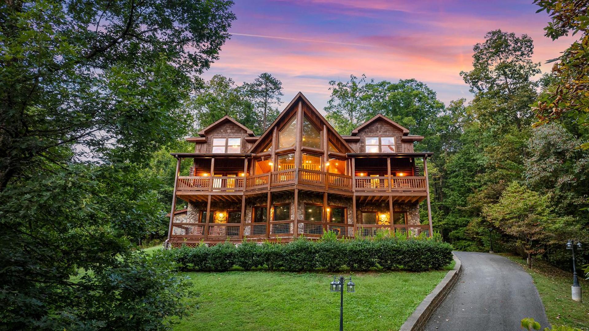 Applewood Manor Pigeon Forge