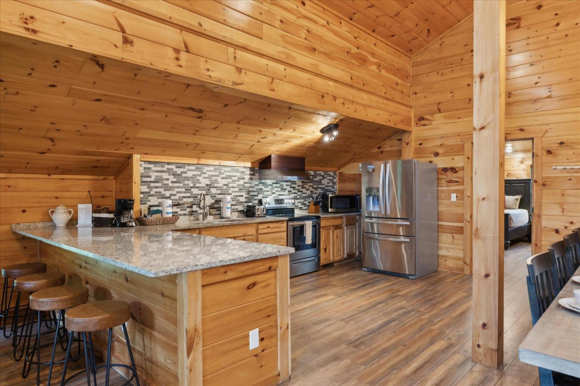 Hot Tub Fire Pit Game Theater Easy Access Sleeps 12 - Black Bear Holiday home Pigeon Forge