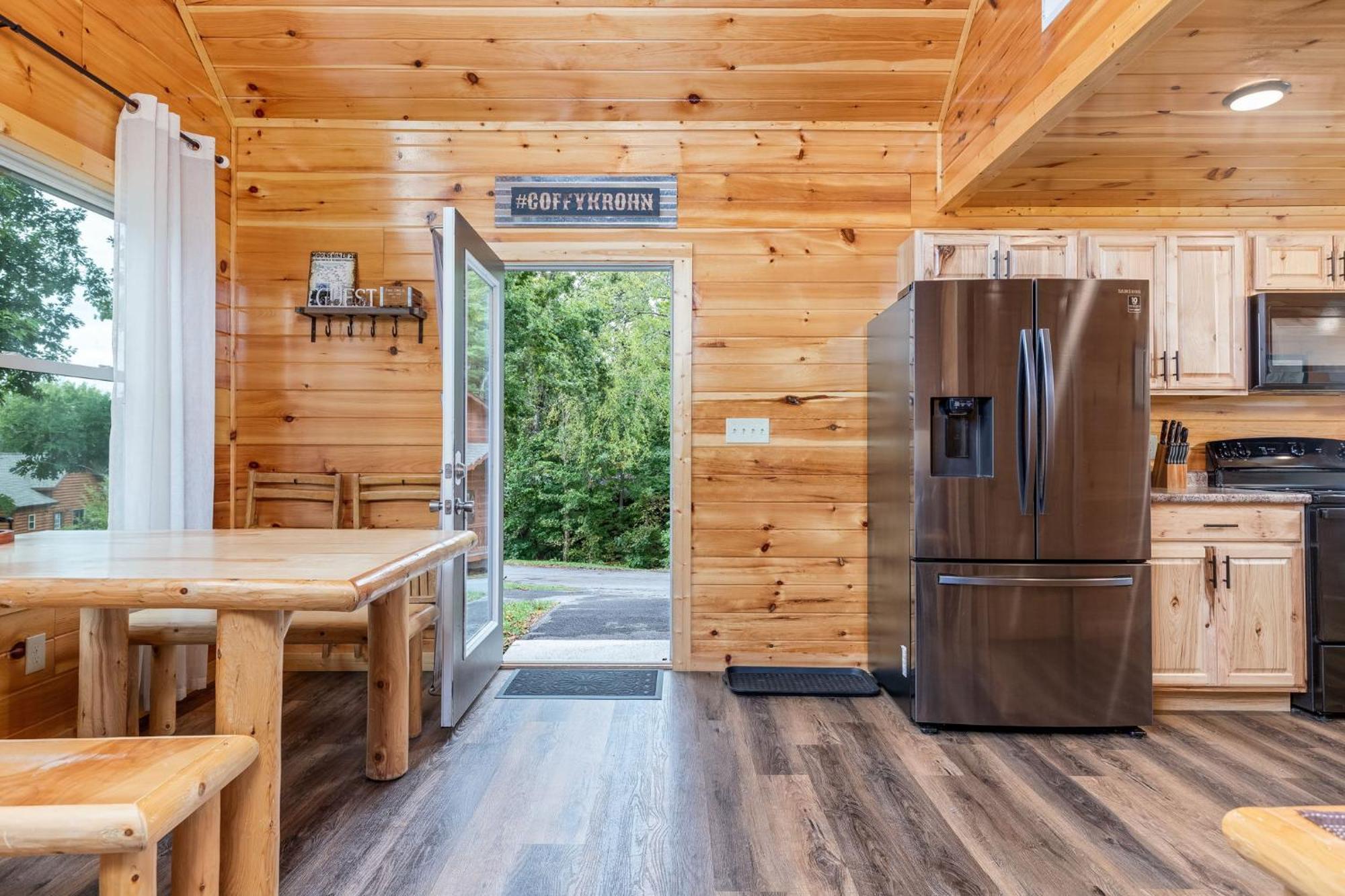 Fully Loaded In Heart Of Holiday home