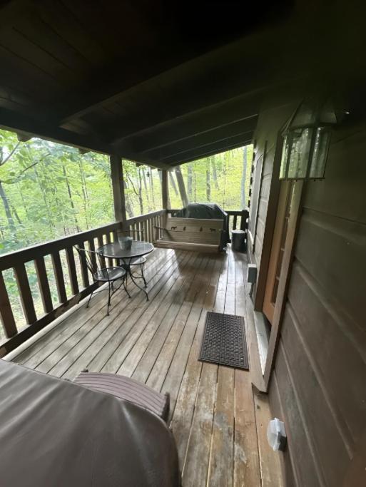 Cozy Loft Firepit, Jacuzzi Near