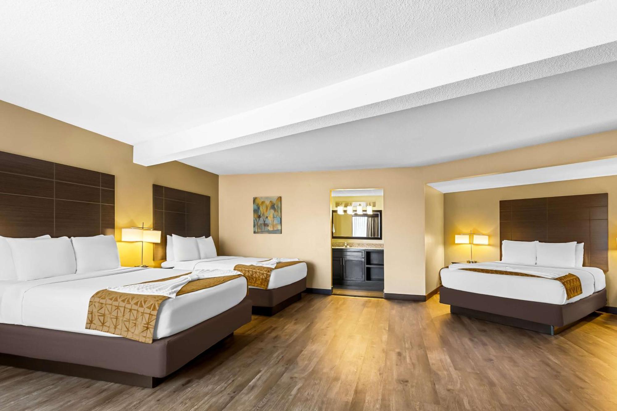 Western Toni 3* Pigeon Forge