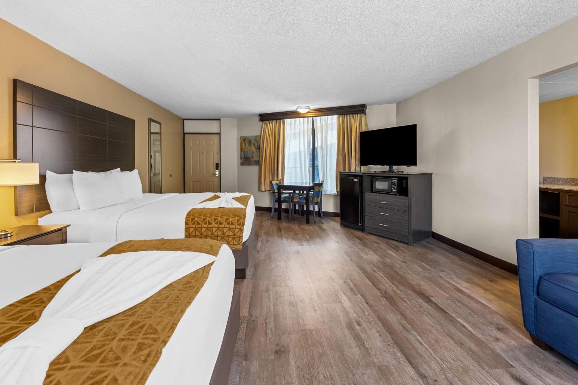 Western Toni 3* Pigeon Forge