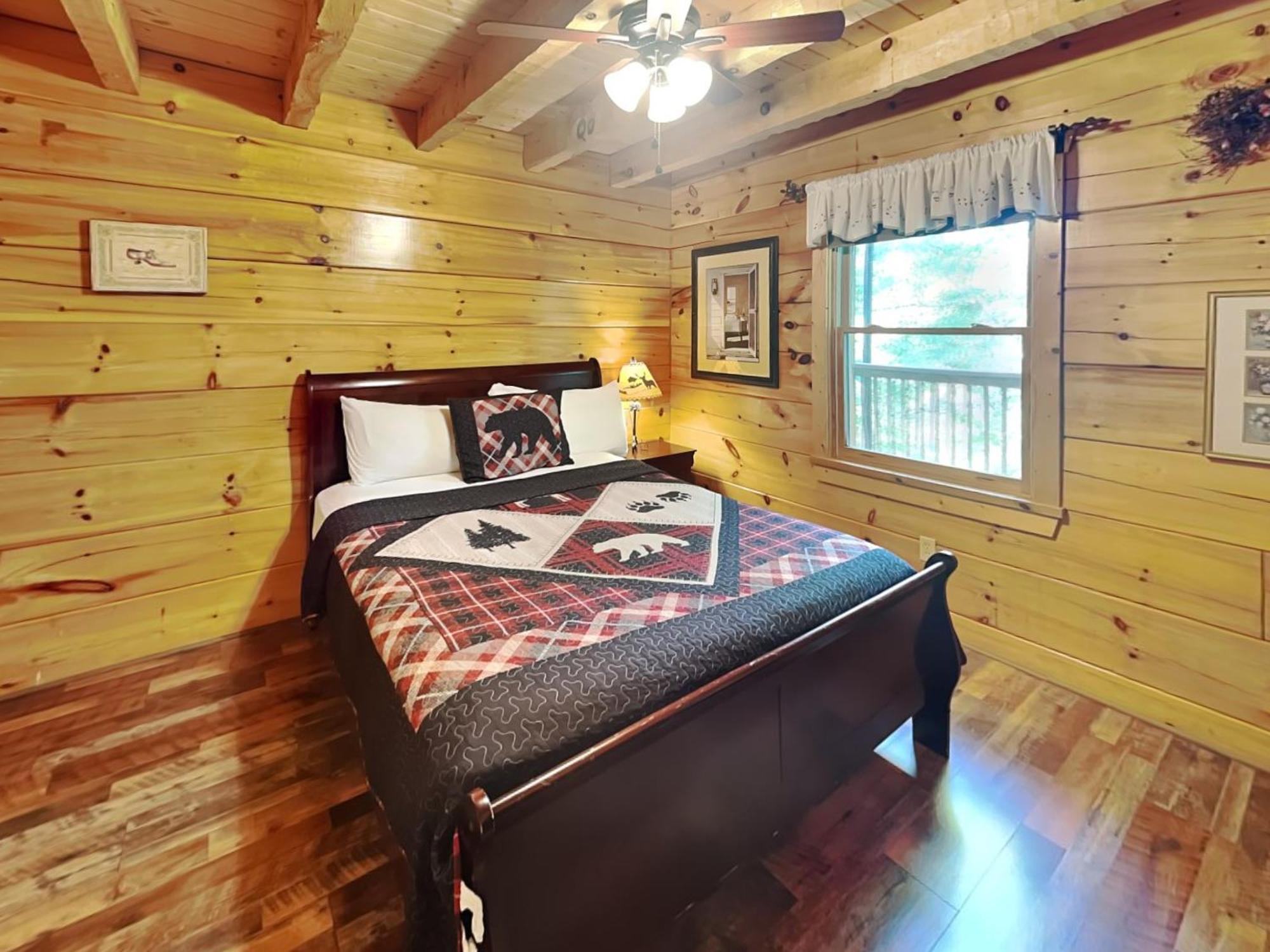 Lazy Cub * Pigeon Forge