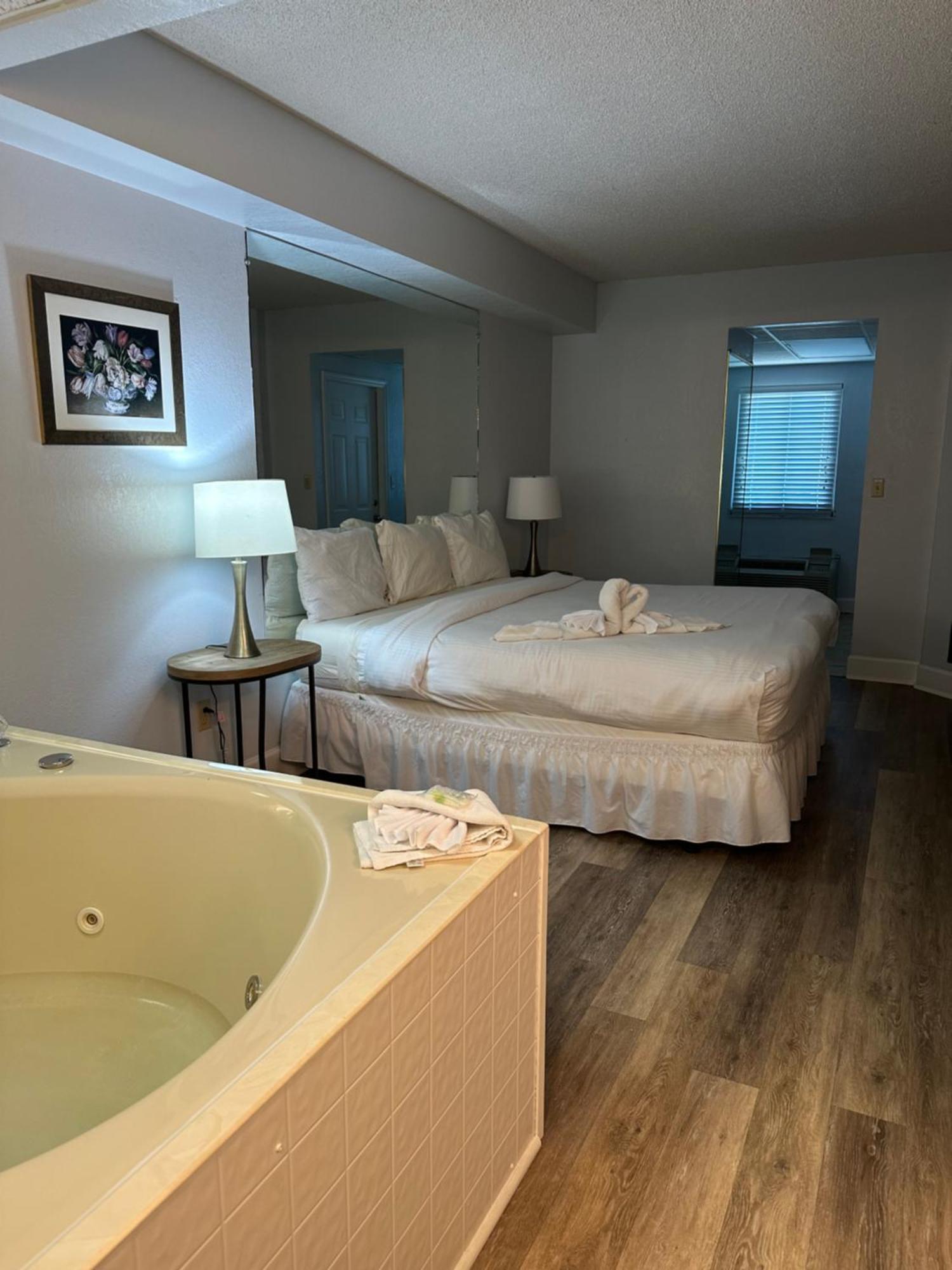 River Place #409 1bd, 2bath