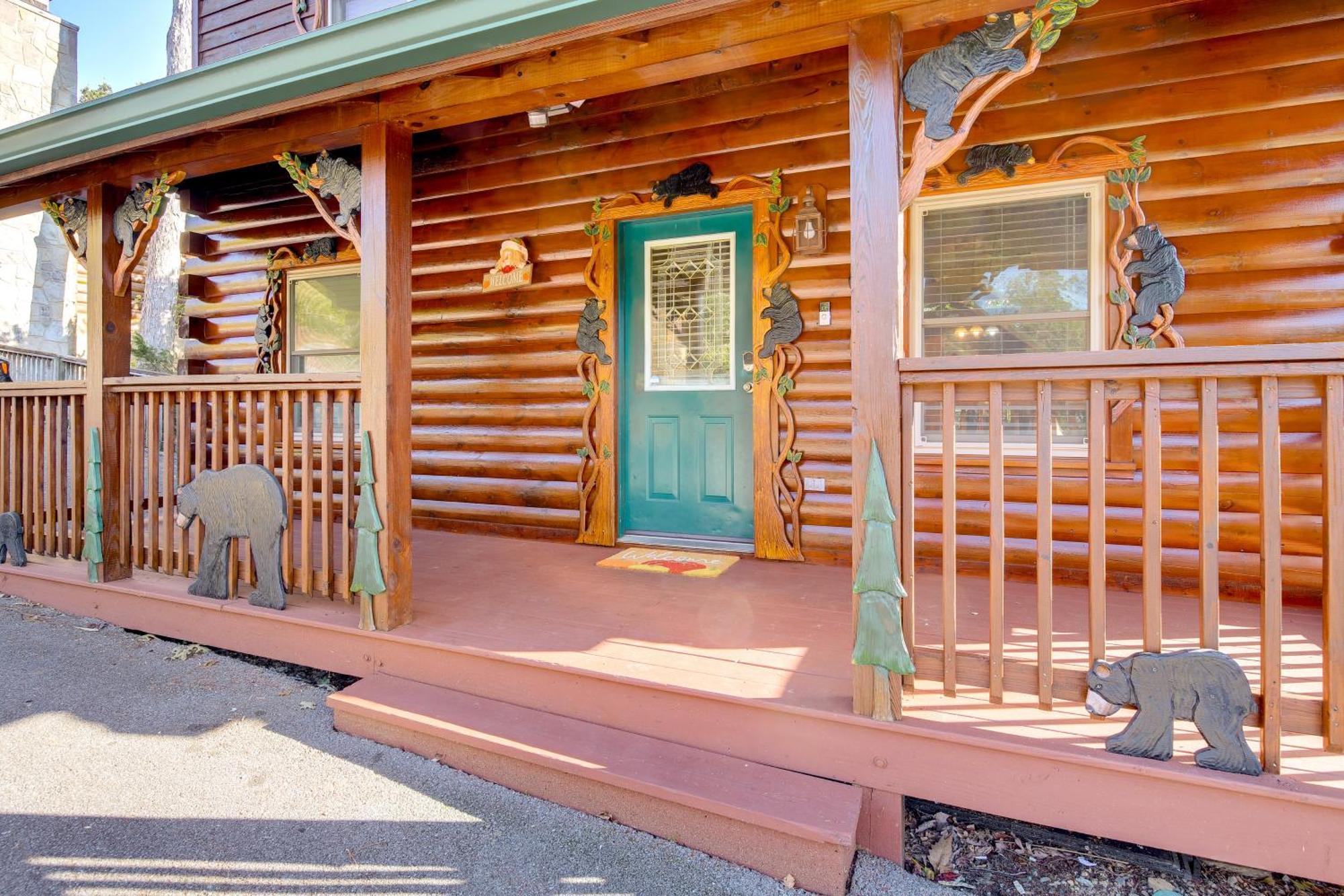 Holiday home Charming Cabin In The Smokies Hot Tub And Game Pigeon Forge