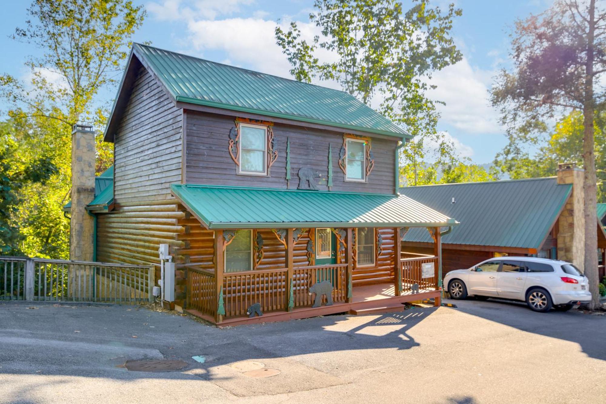 Charming Cabin In The Smokies Hot Tub And Game Holiday home Pigeon Forge