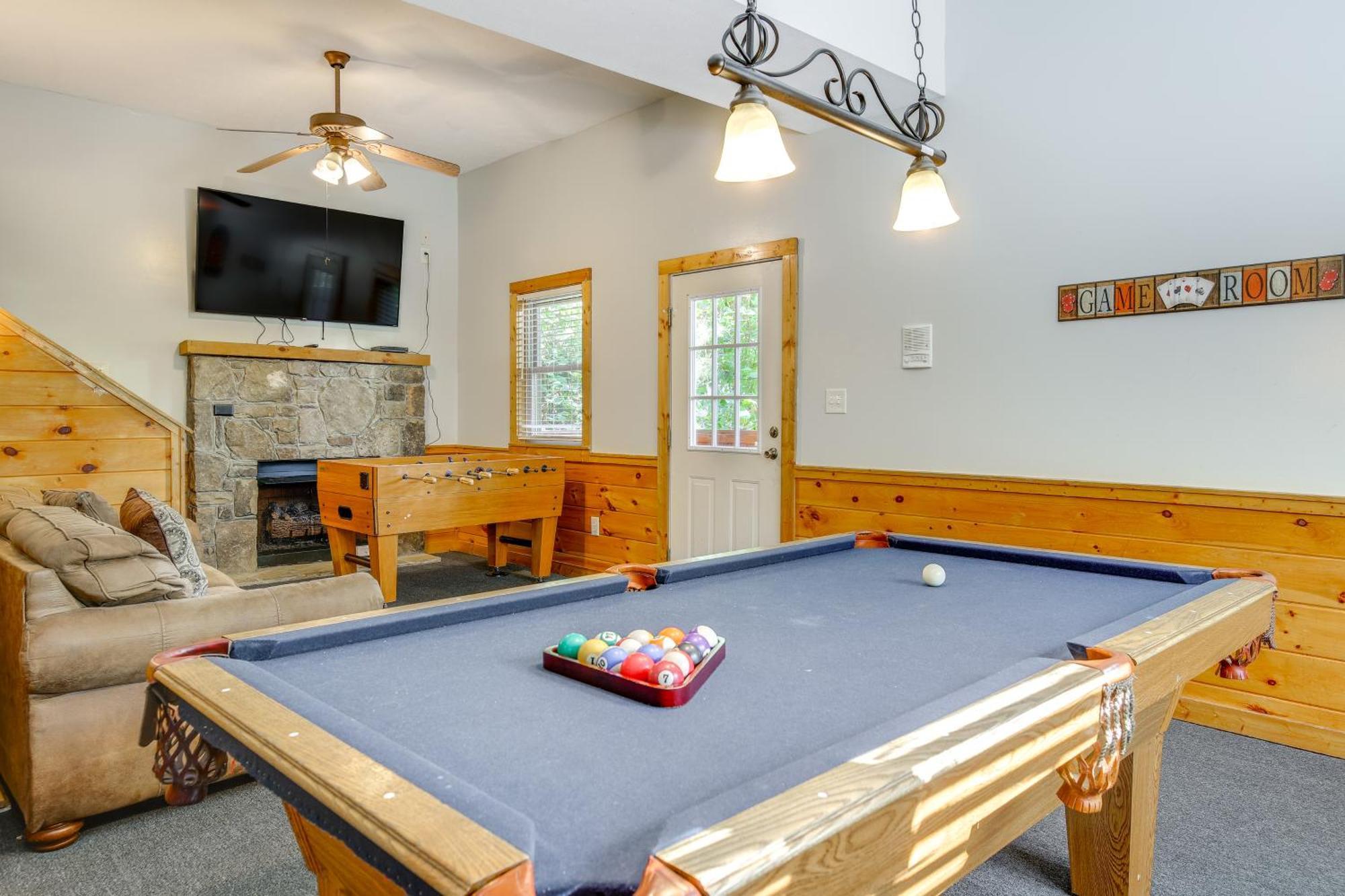 Holiday home Charming Cabin In The Smokies Hot Tub And Game Pigeon Forge