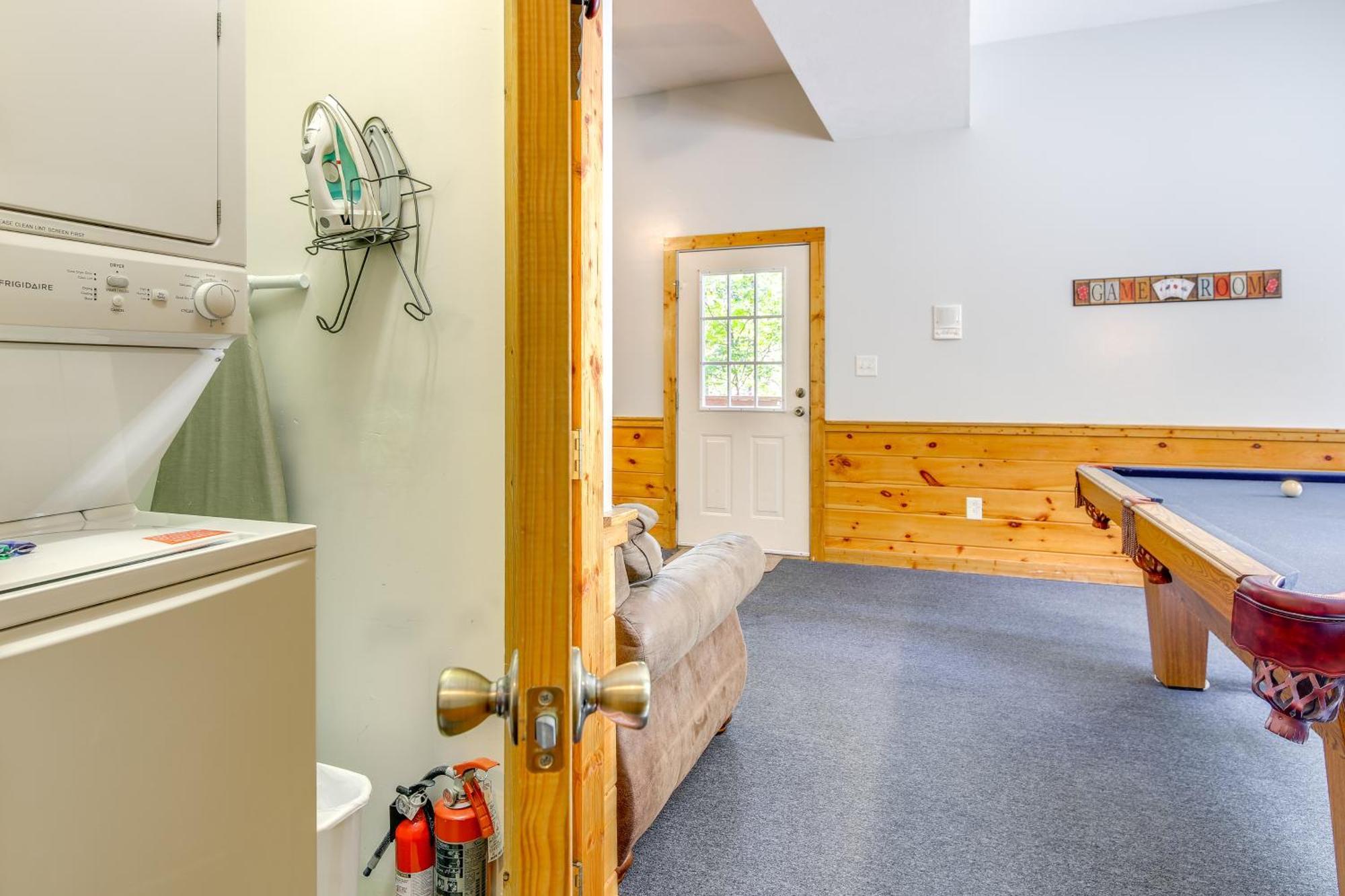 Charming Cabin In The Smokies Hot Tub And Game Holiday home Pigeon Forge