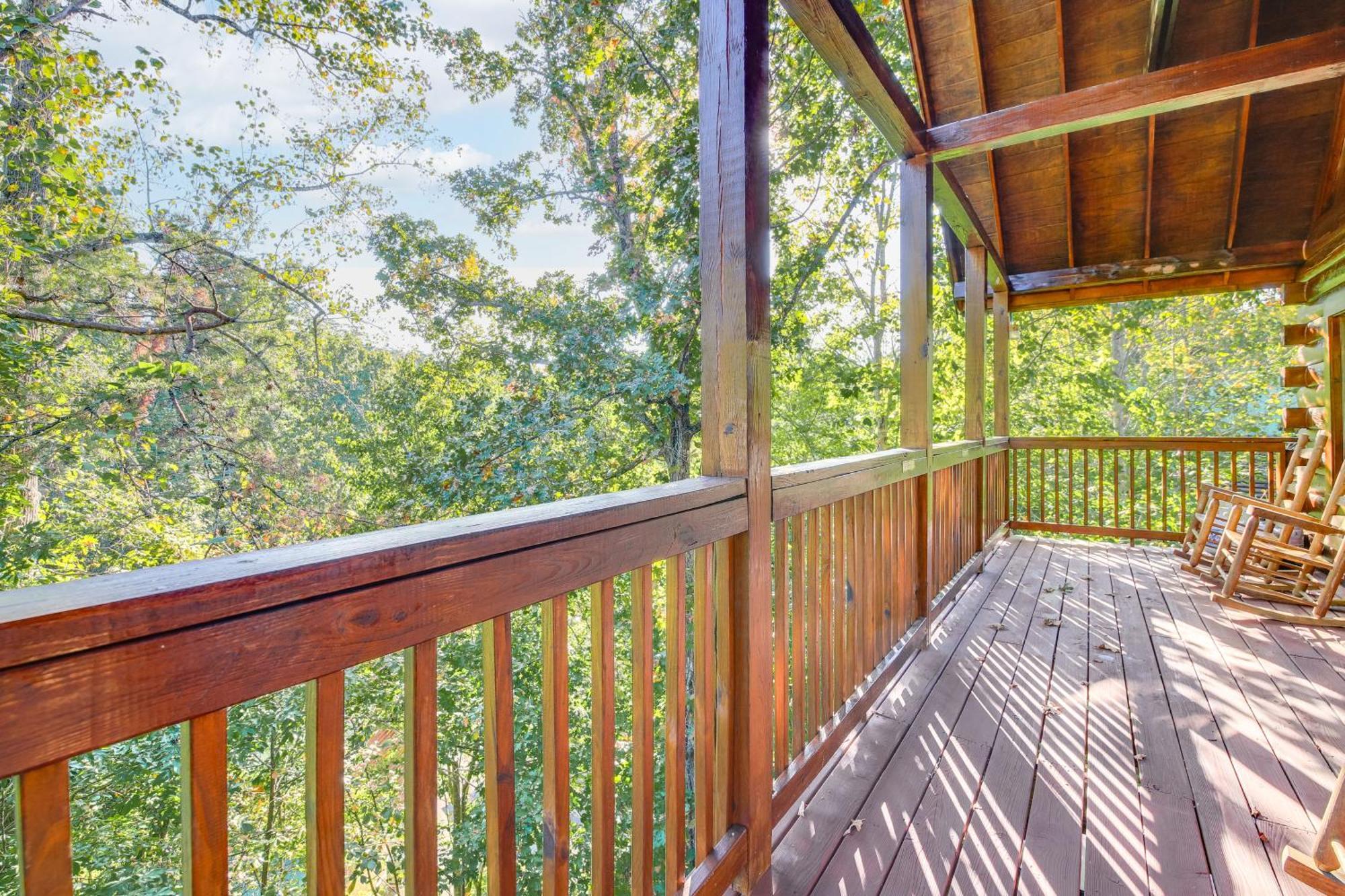 Charming Cabin In The Smokies Hot Tub And Game Holiday home *