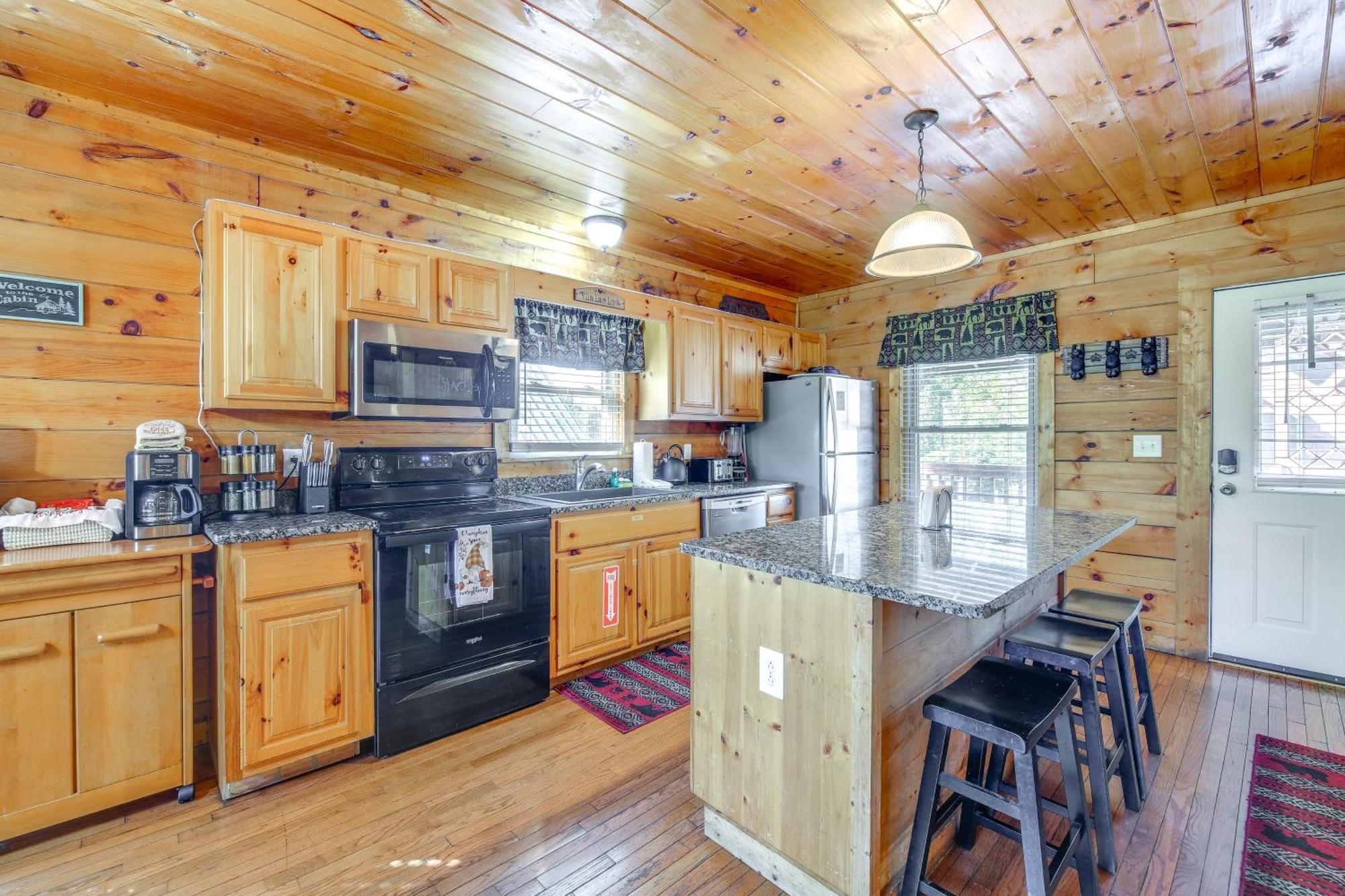 Charming Cabin In The Smokies Hot Tub And Game *
