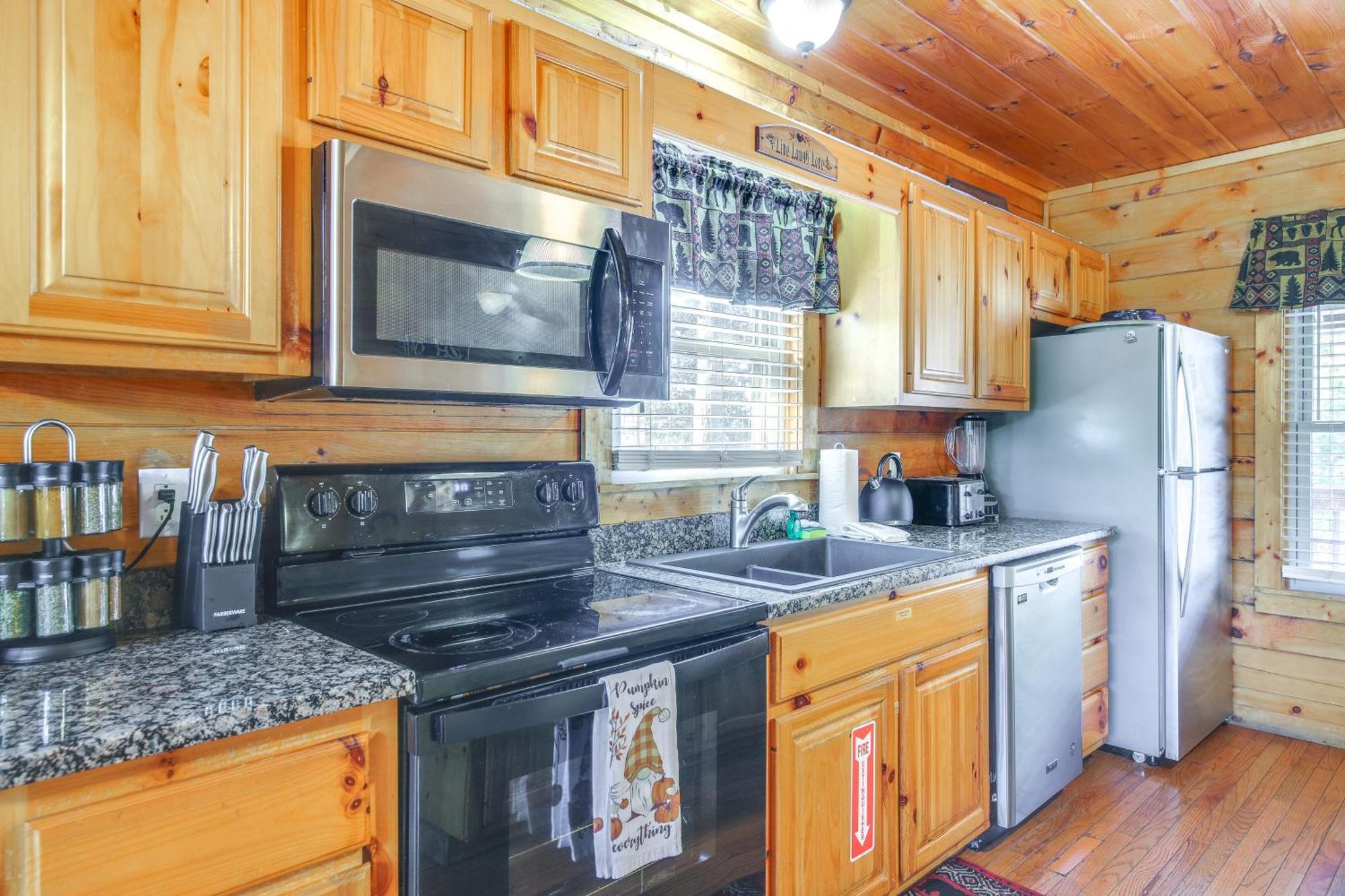 Charming Cabin In The Smokies Hot Tub And Game