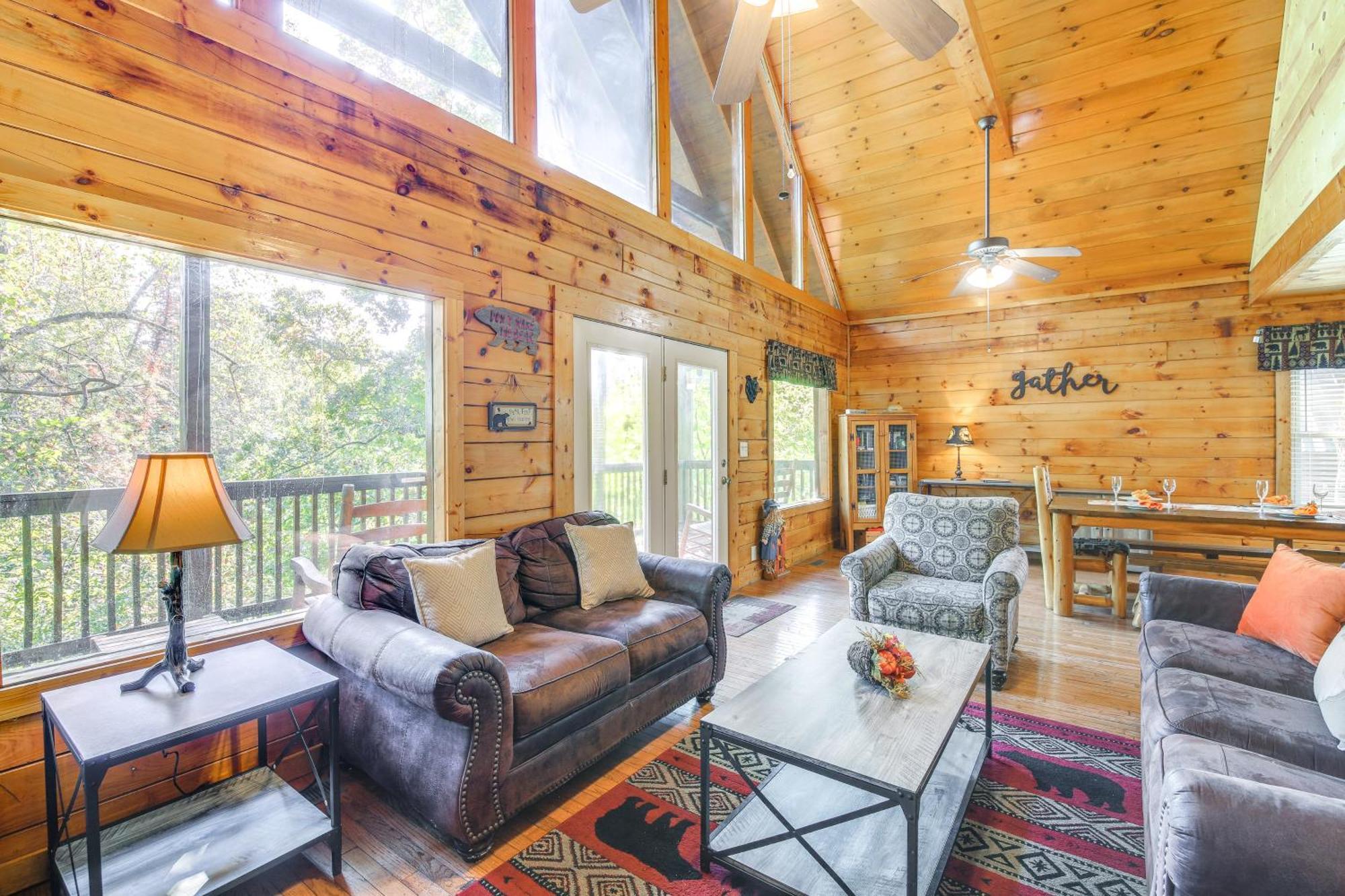 Charming Cabin In The Smokies Hot Tub And Game Holiday home Pigeon Forge