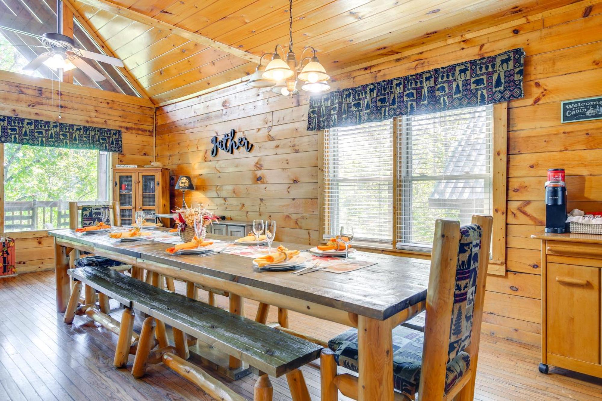 Charming Cabin In The Smokies Hot Tub And Game Holiday home *