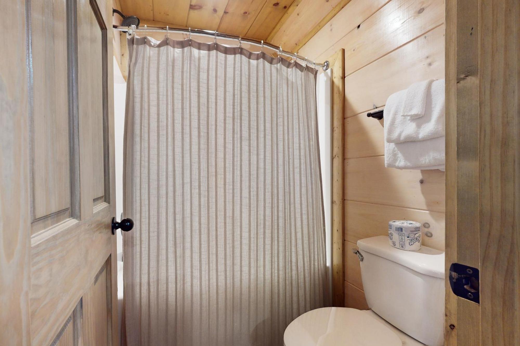 Holiday home Bear Cove Falls 1 & 2 *