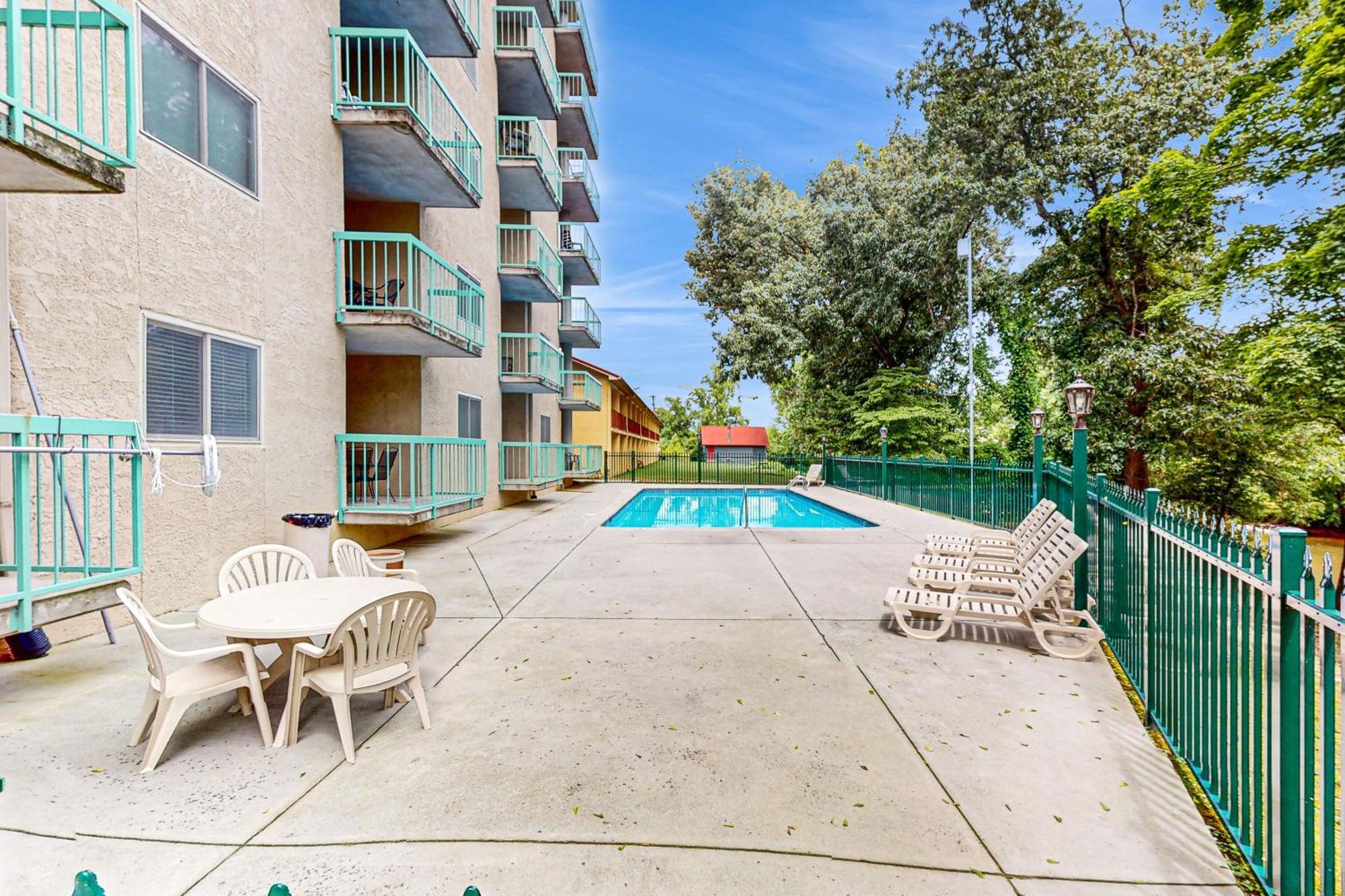 River Secret & River Hideout Apartment Pigeon Forge