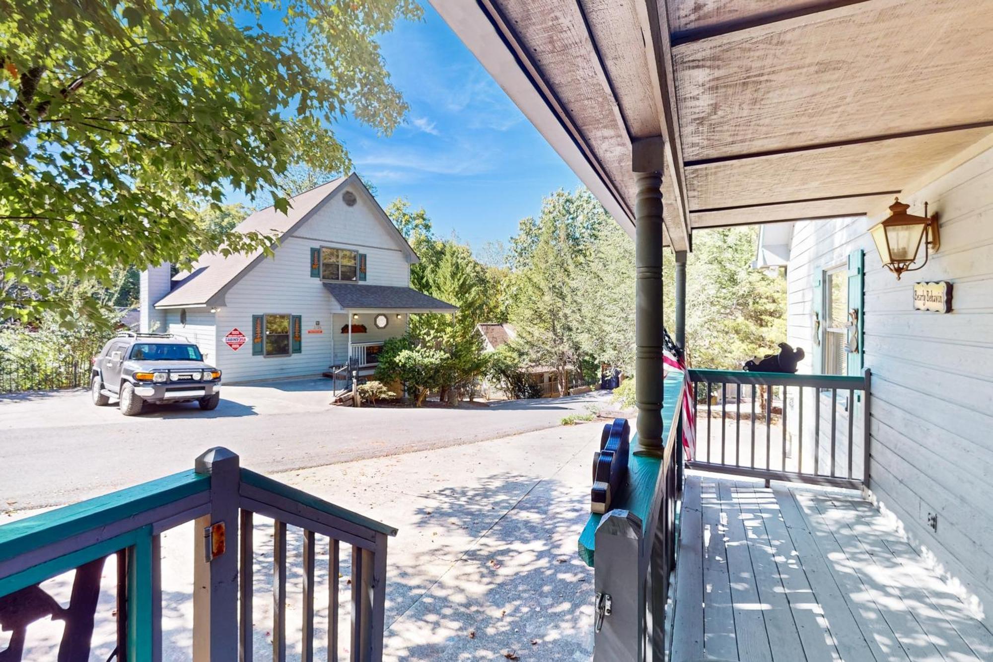 Big Bear Hug Cabin Pigeon Forge