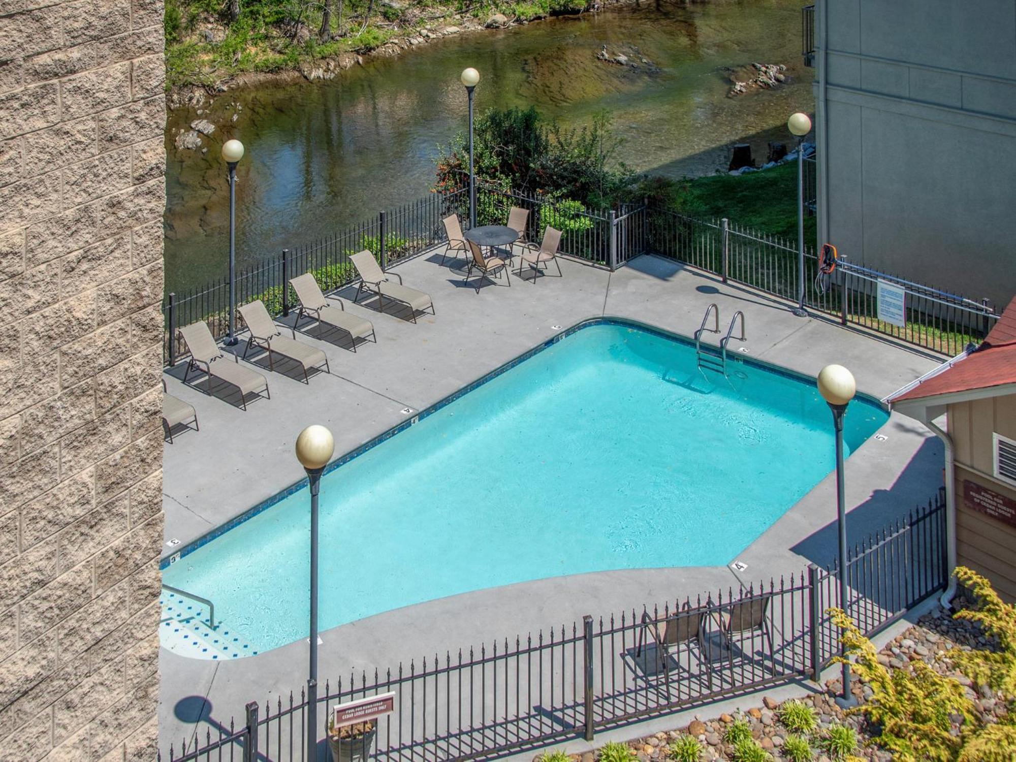 Apartment Peaceful River View Cedar 604