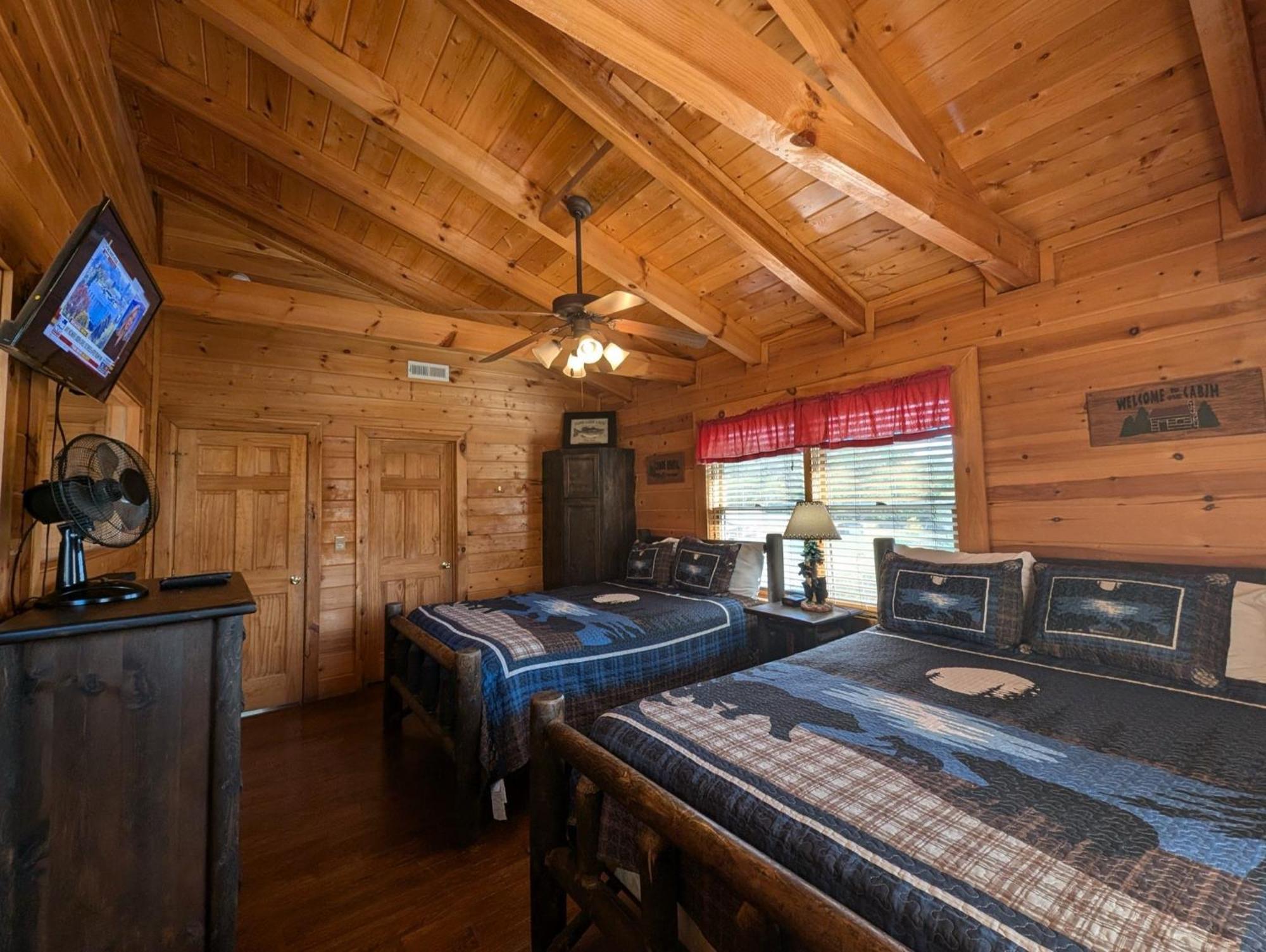 Ern807 - Black Bearry Ridge - Great Location! Close To The Action! Holiday home