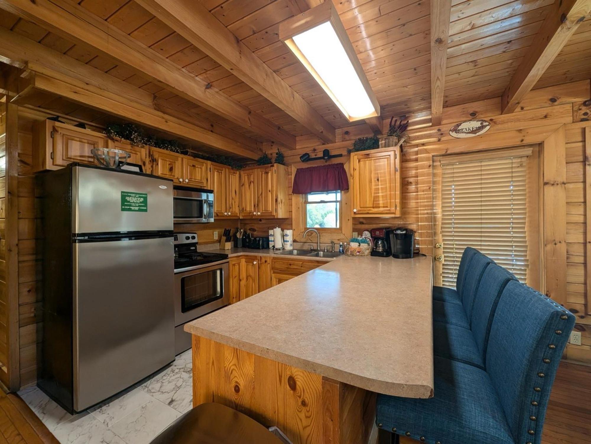 Ern807 - Black Bearry Ridge - Great Location! Close To The Action! Holiday home *