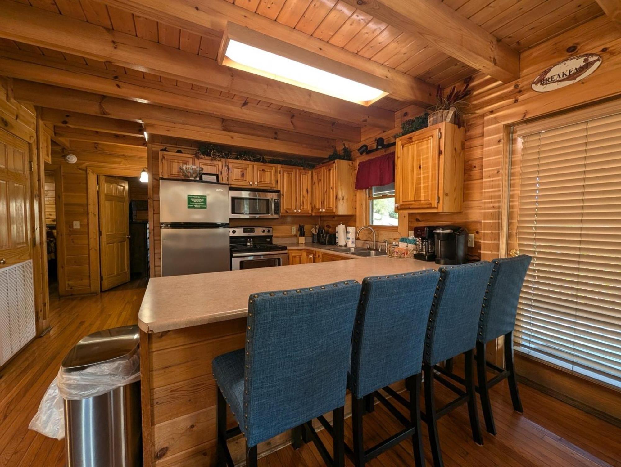 Ern807 - Black Bearry Ridge - Great Location! Close To The Action!