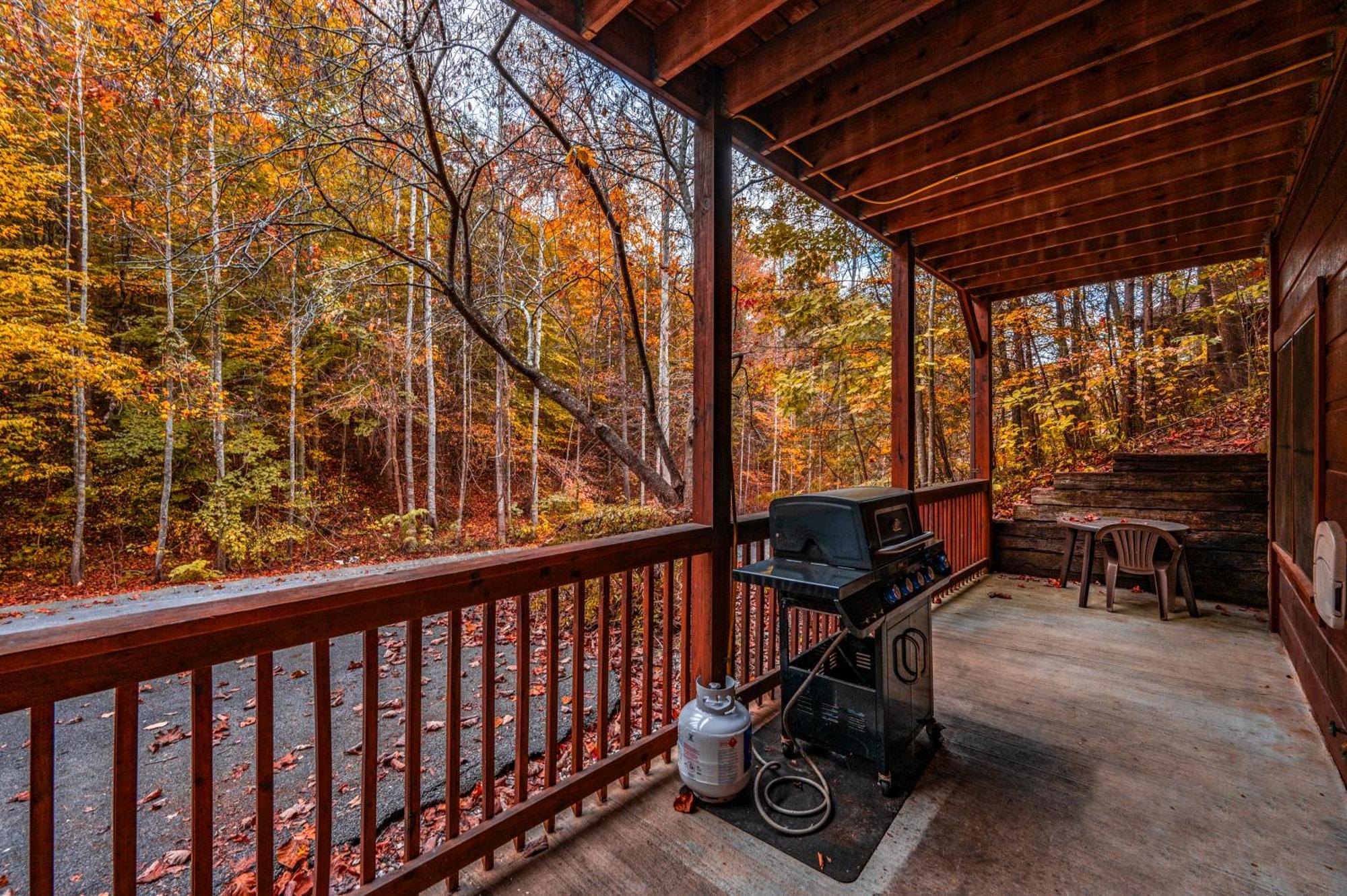 Holiday home 5 Mins To Strip W/ Hot Tub+grill+more