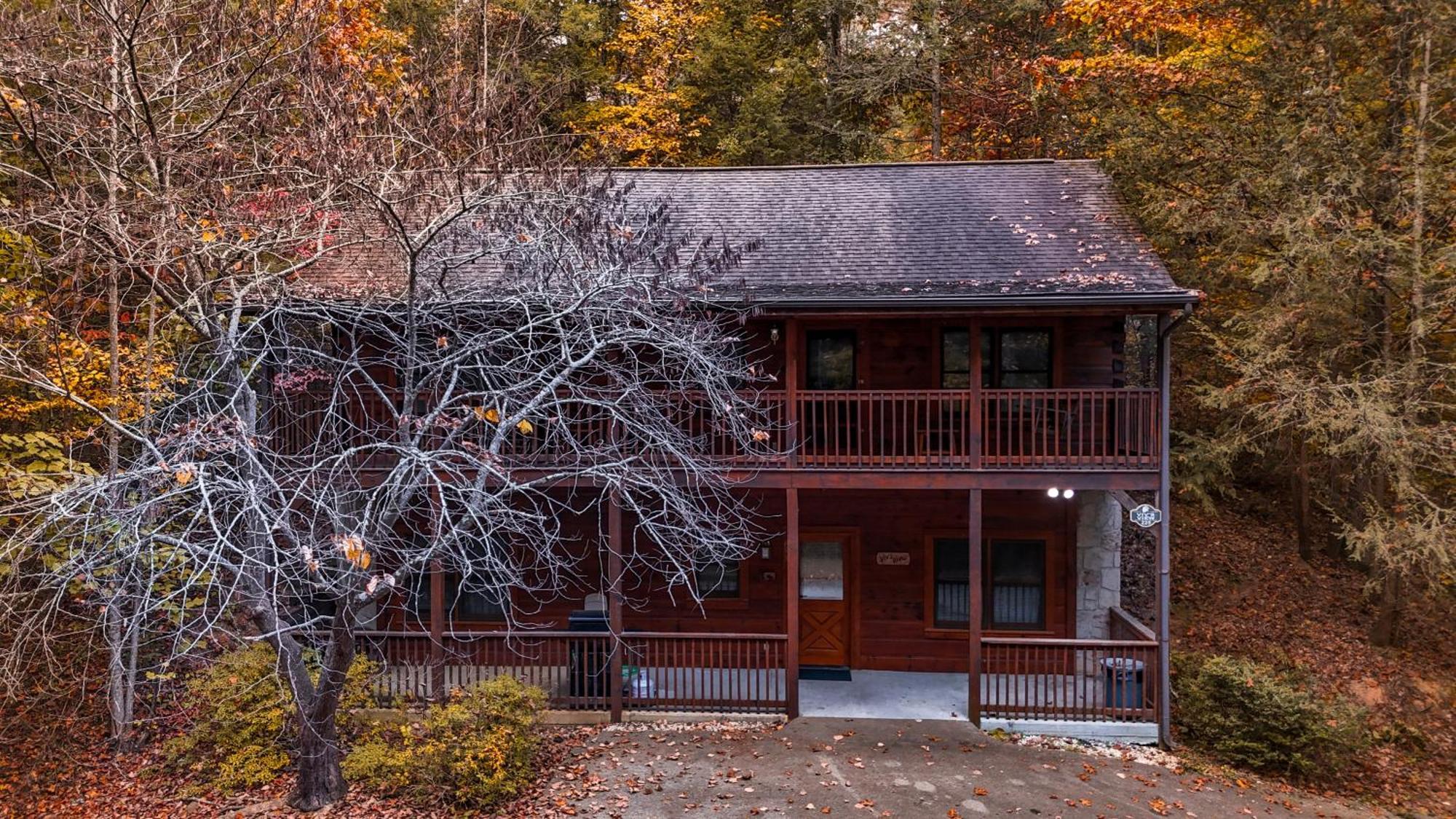 5 Mins To Strip W/ Hot Tub+grill+more Holiday home *