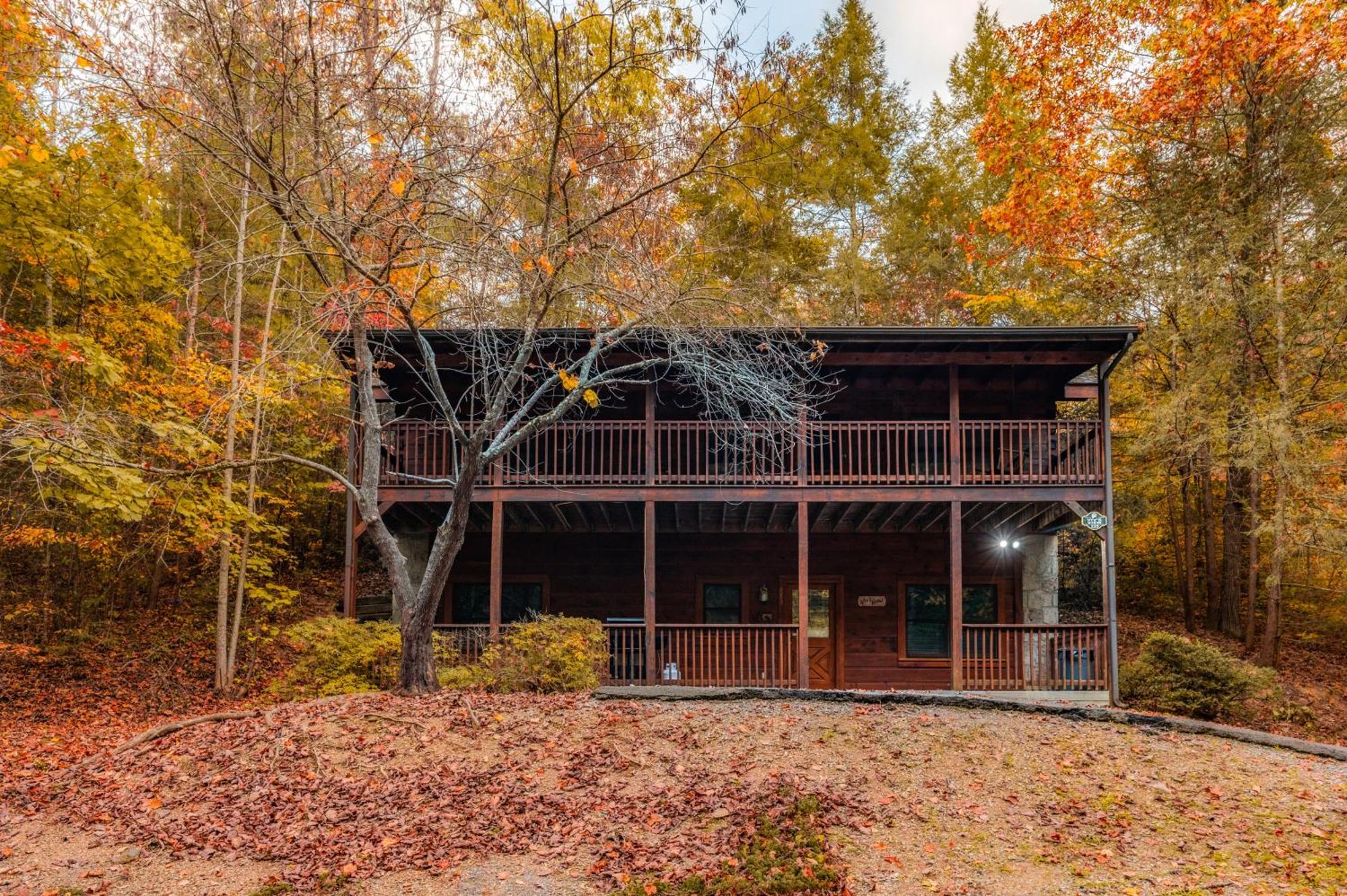 5 Mins To Strip W/ Hot Tub+grill+more Holiday home