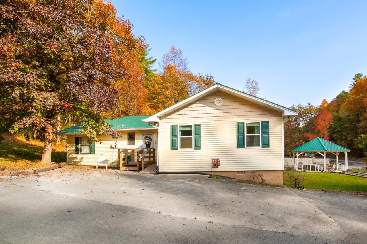 Cozy W Loveseat Fireplace Grill * Pigeon Forge