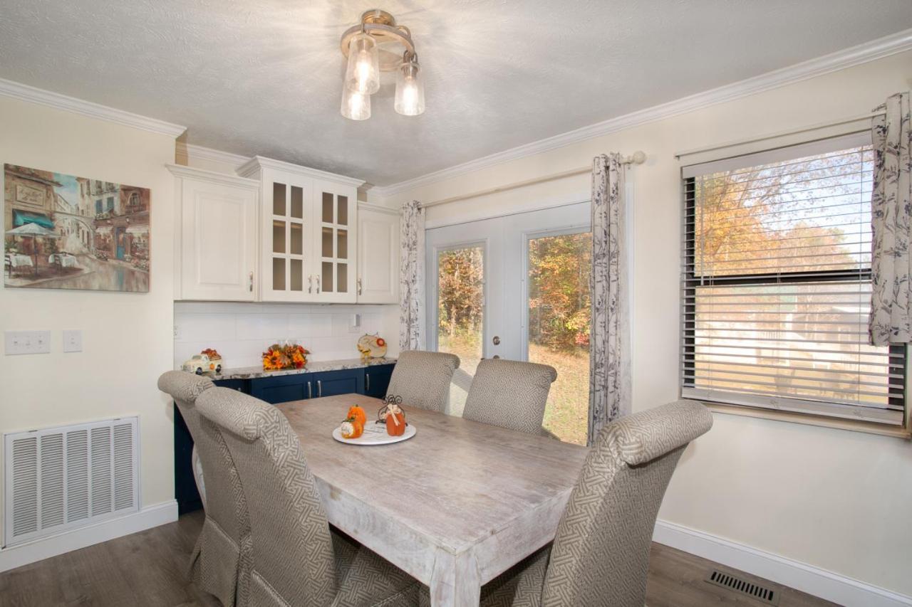 Cozy W Loveseat Fireplace Grill * Pigeon Forge