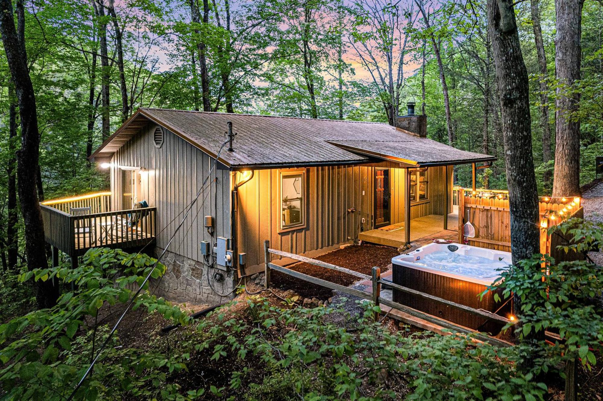 Freshly Updated Mountain Escape * Pigeon Forge