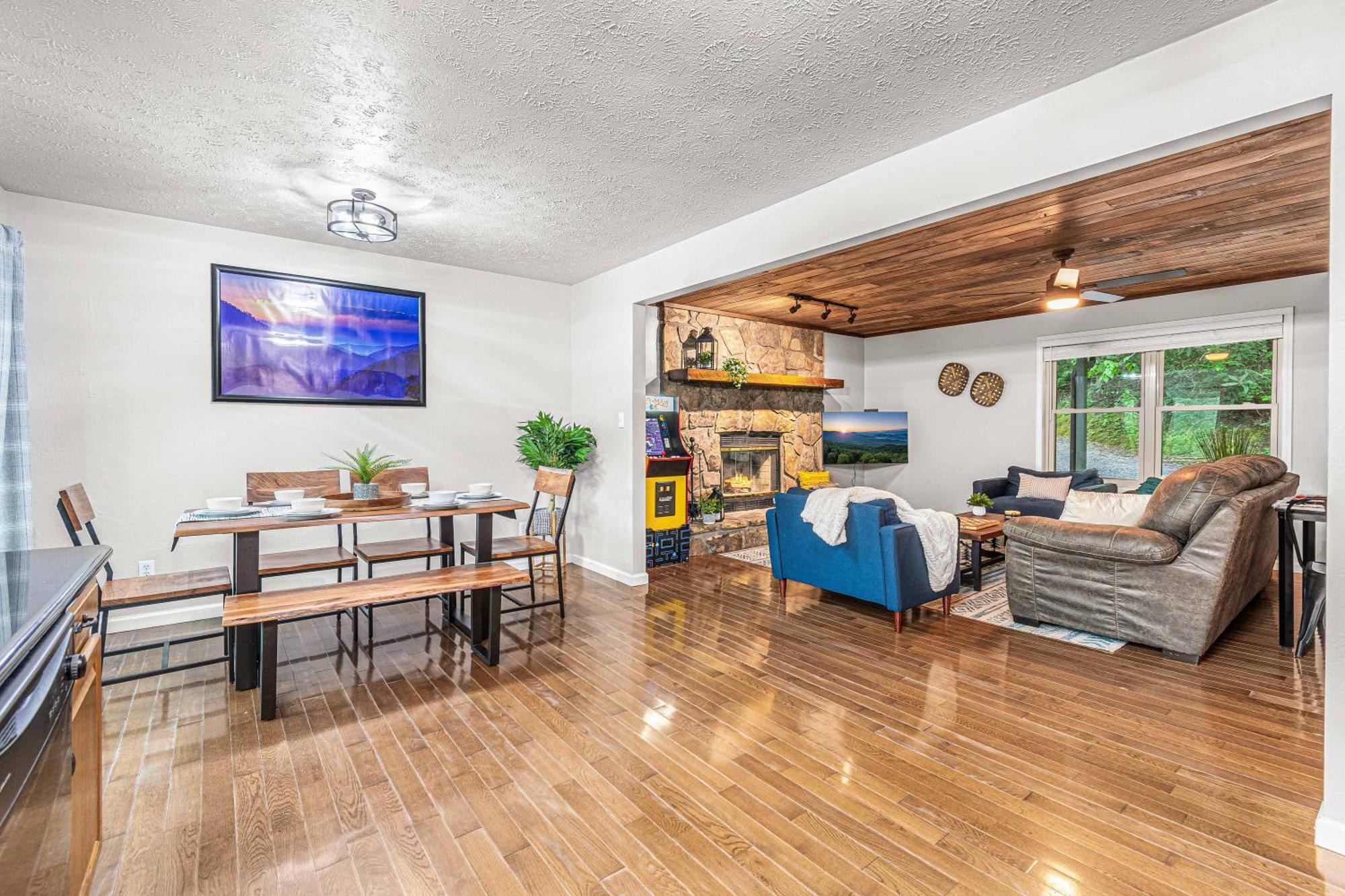 Freshly Updated Mountain Escape Holiday home *