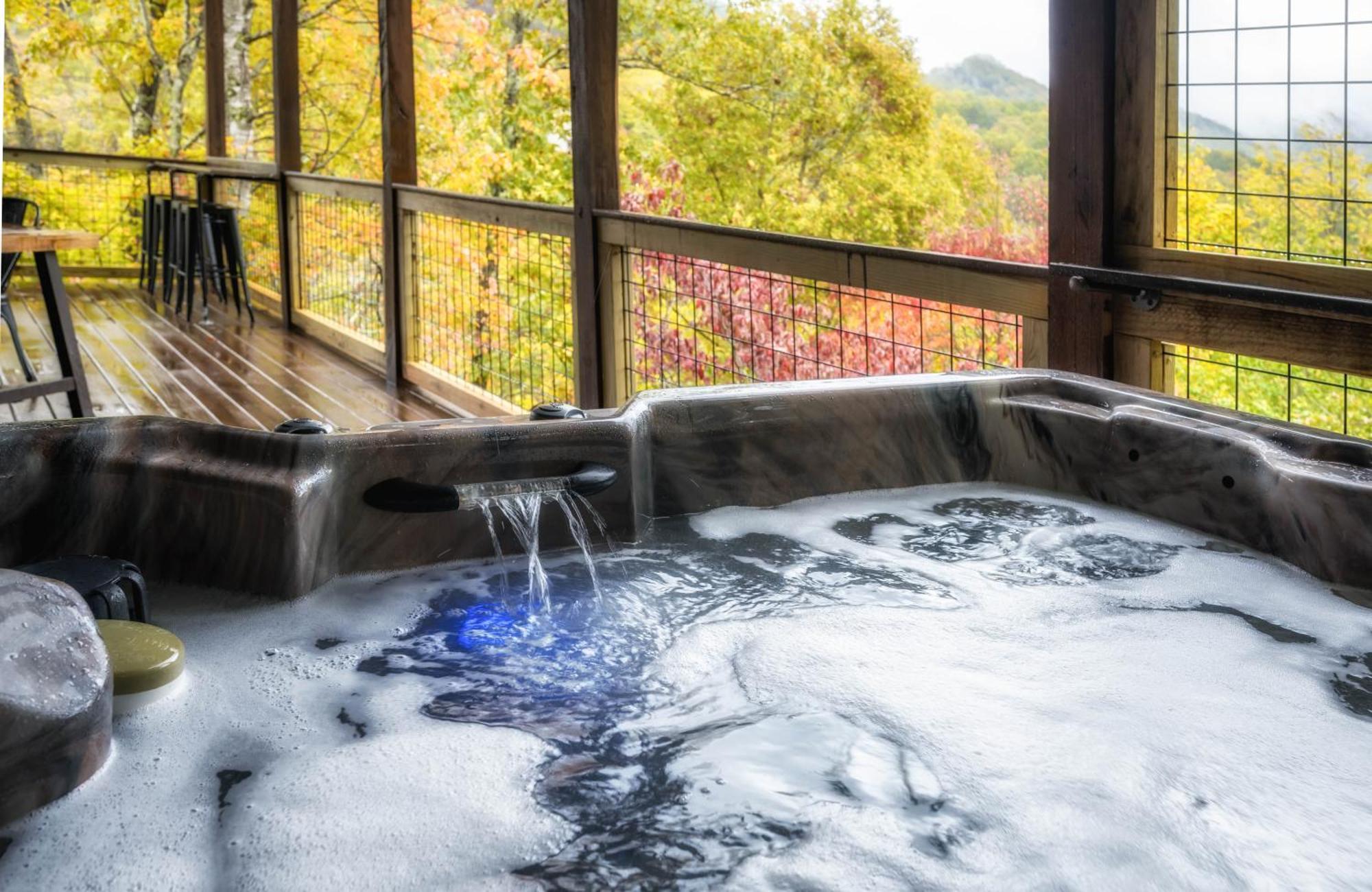 Holiday home Breathtaking 5-bedroom Getaway With Game Room, Hot Tub, And Theatre Pigeon Forge
