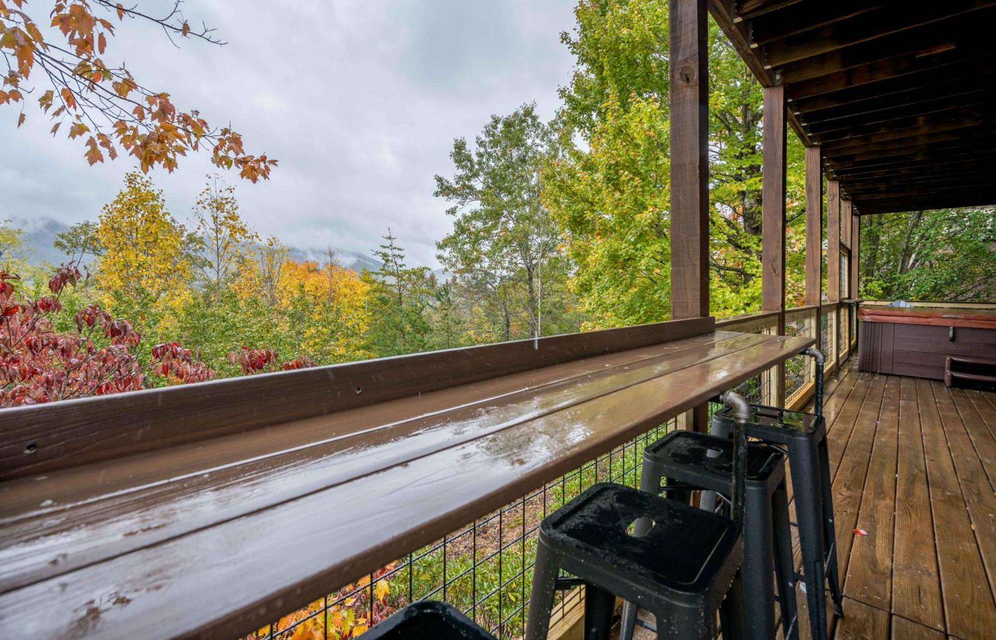 Breathtaking 5-bedroom Getaway With Game Room, Hot Tub, And Theatre