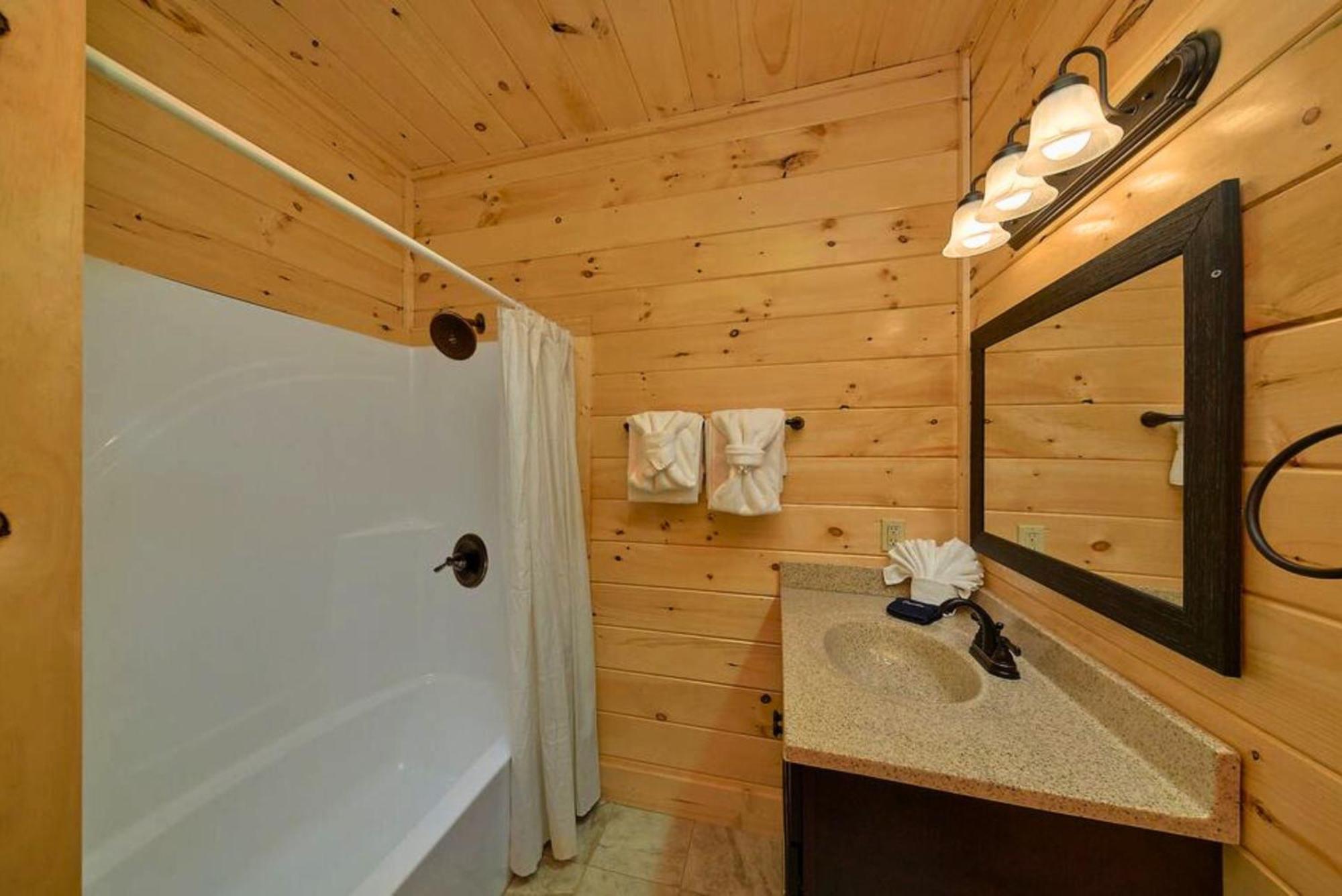 Skyburst - Relax & Play! Pool, Hot Tub, Games & Theater Pigeon Forge