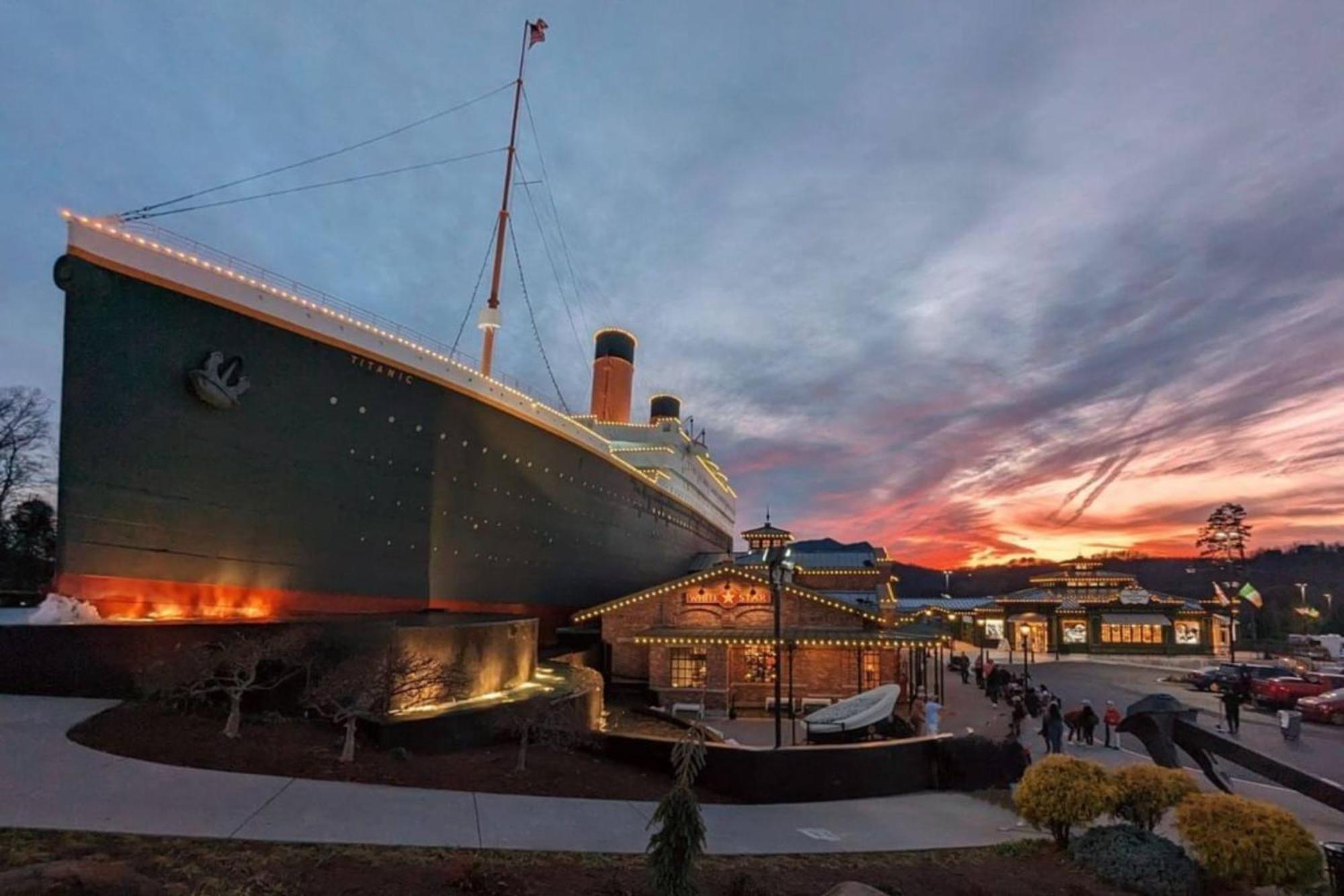 Skyburst - Relax & Play! Pool, Hot Tub, Games & Theater * Pigeon Forge
