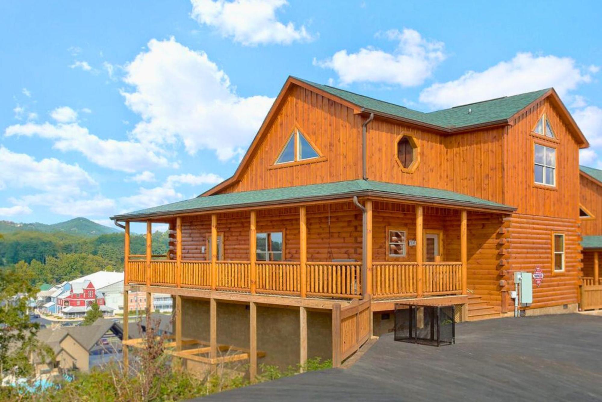 Holiday home Skyburst - Relax & Play! Pool, Hot Tub, Games & Theater Pigeon Forge