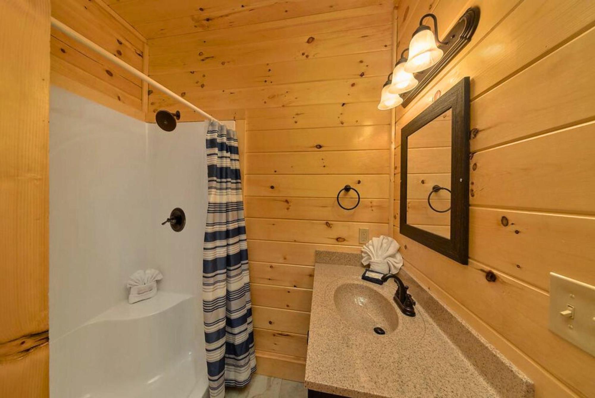 Skyburst - Relax & Play! Pool, Hot Tub, Games & Theater * Pigeon Forge