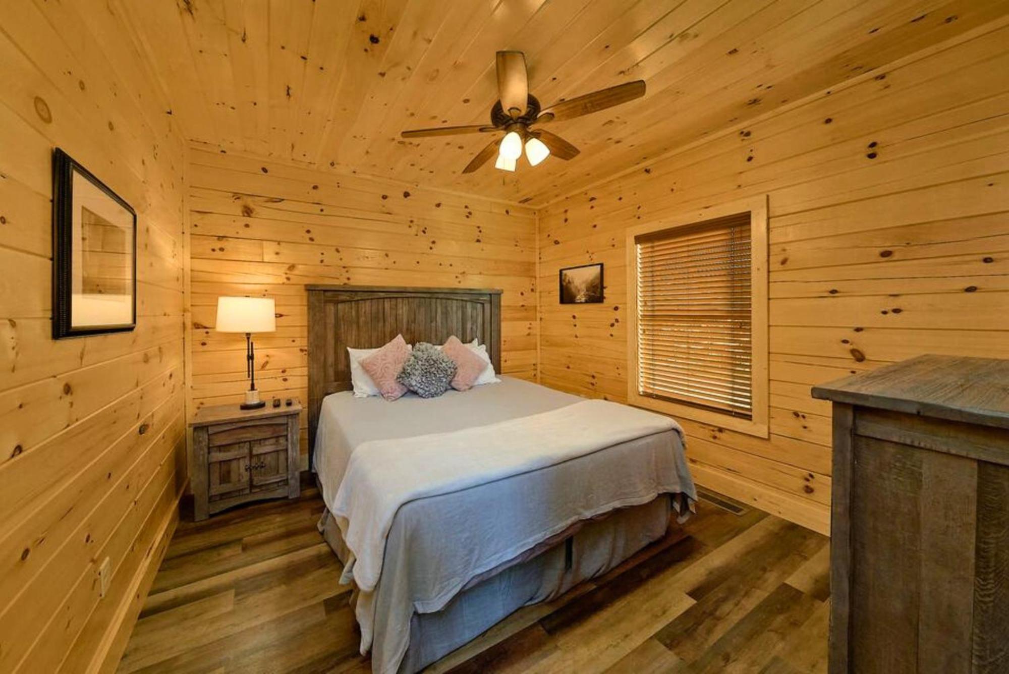 Holiday home Skyburst - Relax & Play! Pool, Hot Tub, Games & Theater Pigeon Forge