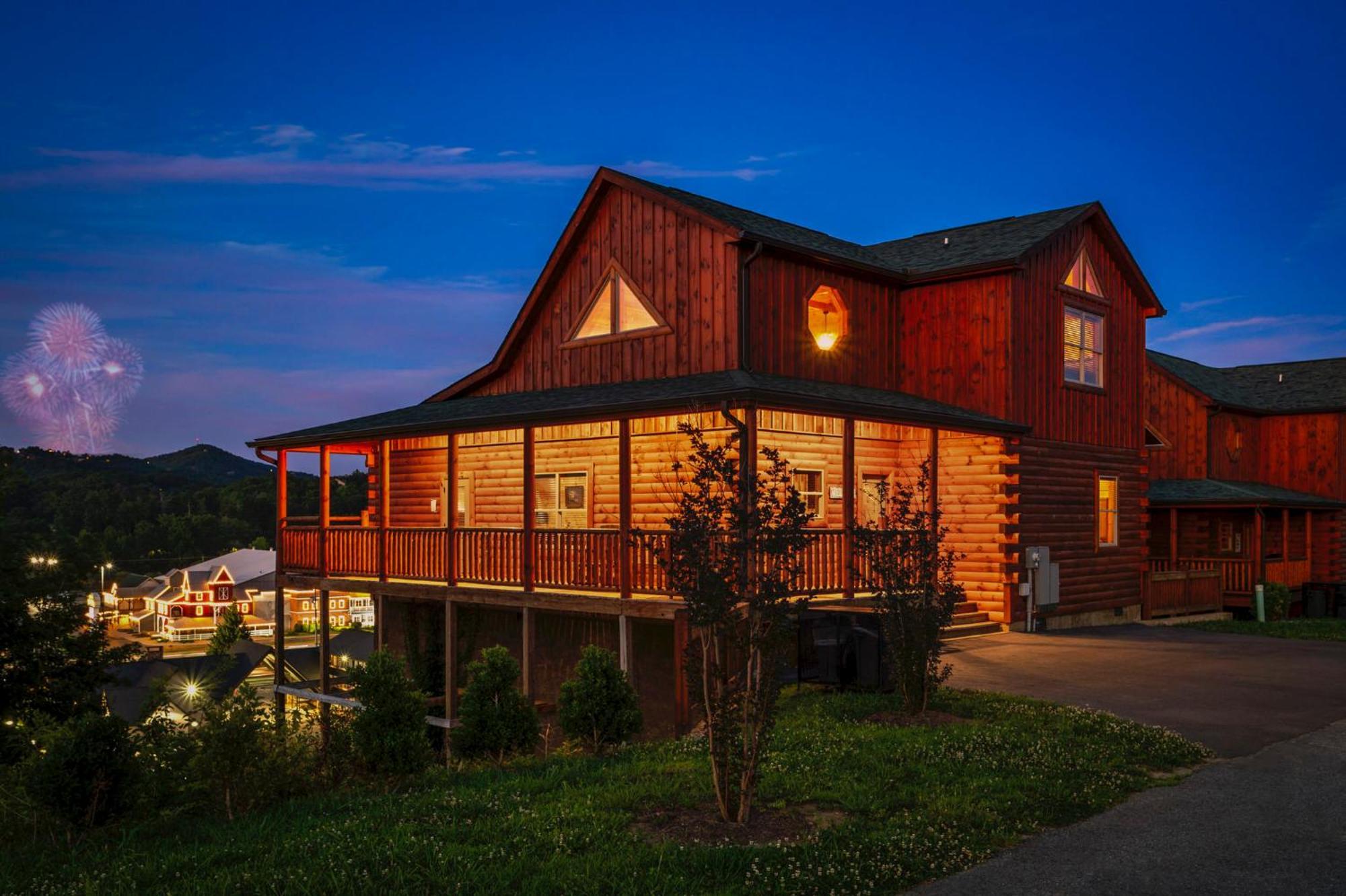 Skyburst - Relax & Play! Pool, Hot Tub, Games & Theater Holiday home *