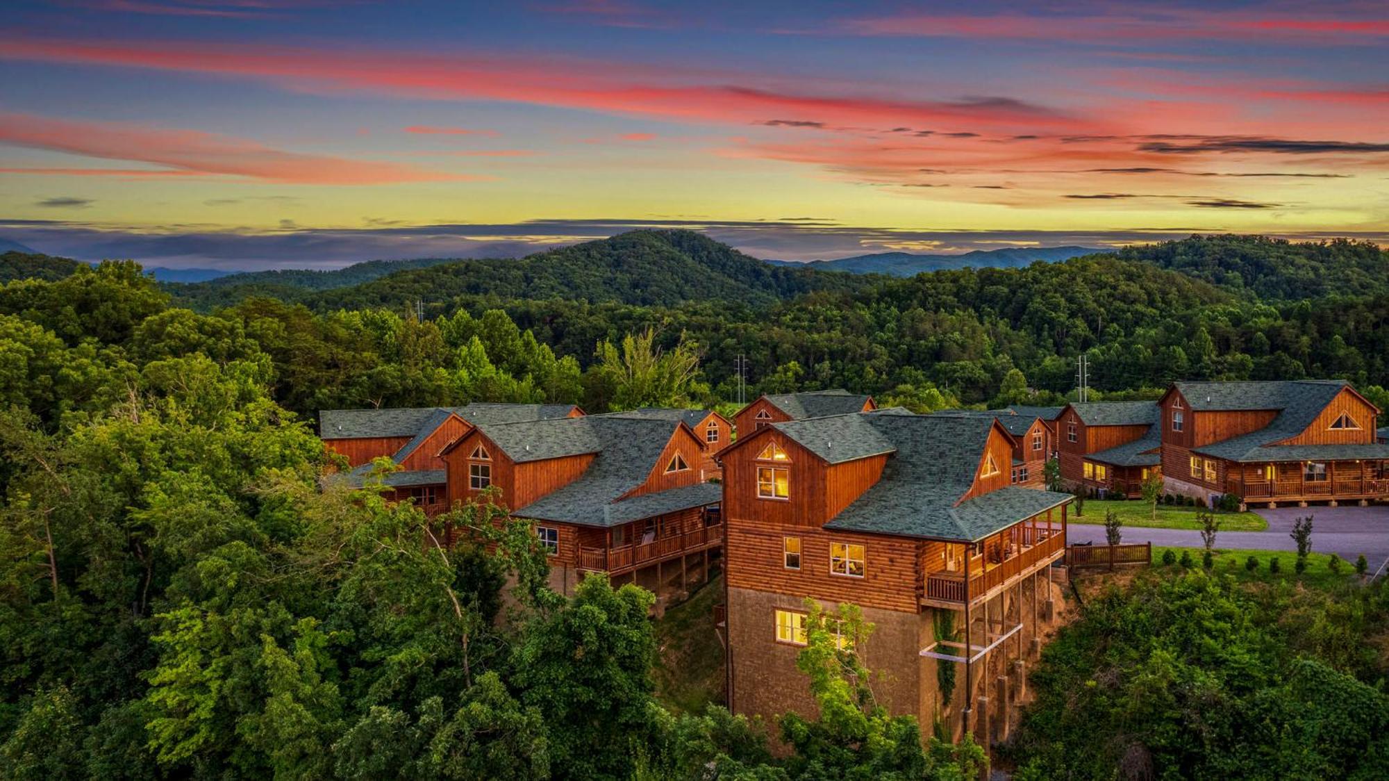 Skyburst - Relax & Play! Pool, Hot Tub, Games & Theater * Pigeon Forge