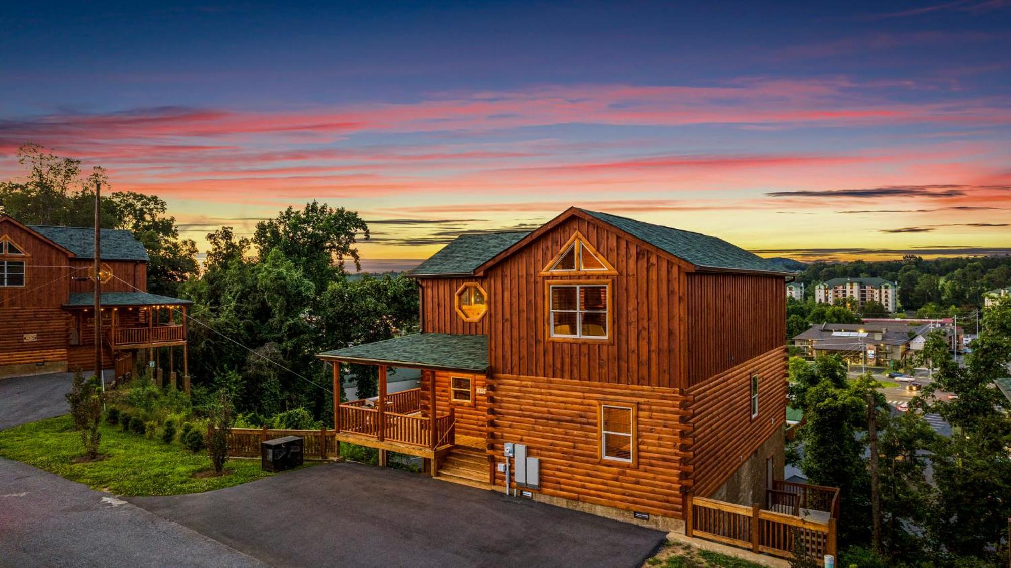 Holiday home Skyburst - Relax & Play! Pool, Hot Tub, Games & Theater Pigeon Forge