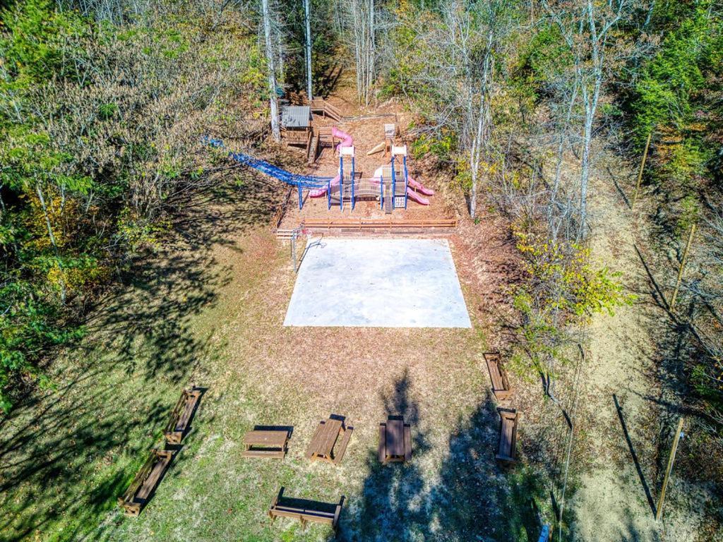 An Awesome View, Game Area, Pools, Pavilion, Free Attraction Tickets, Dollywood And More!
