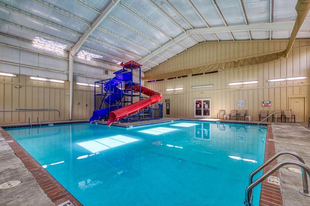 Holiday home An Awesome View, Game Area, Pools, Pavilion, Free Attraction Tickets, Dollywood And More! *