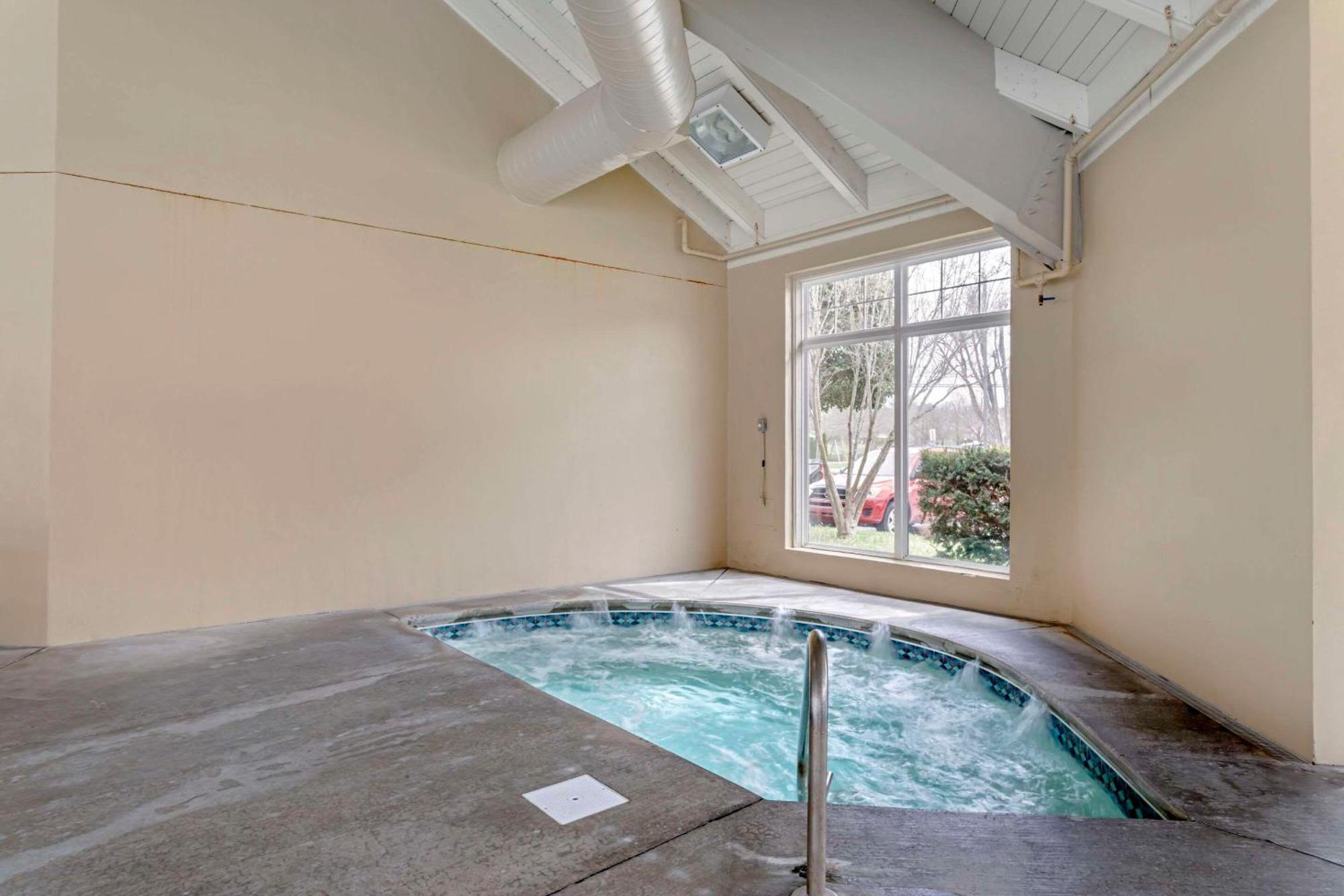 Leconte & Convention Center, Ascend Collection Hotel 3*